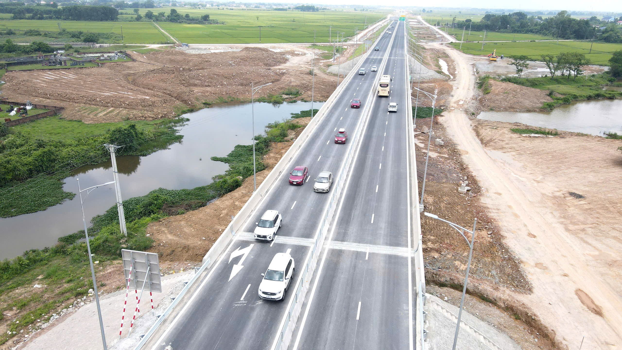 500 ngày thần tốc nối thông 3.000km cao tốc: Vượt thử thách bằng ý chí "con nhà binh"- Ảnh 3.