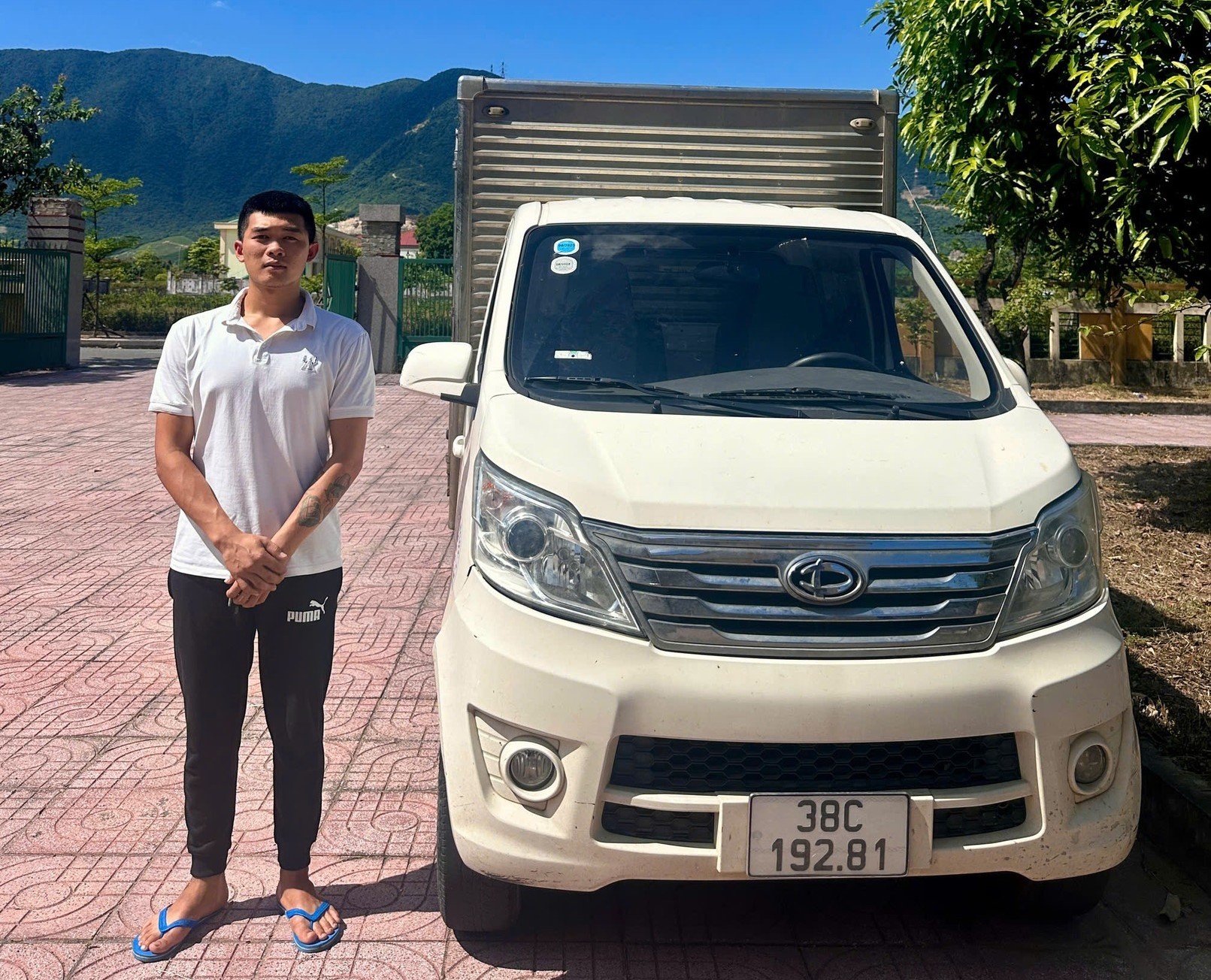 Công an Hà Tĩnh bắt giữ đối tượng táo tợn trộm xe tải trước cửa nhà hàng- Ảnh 1.