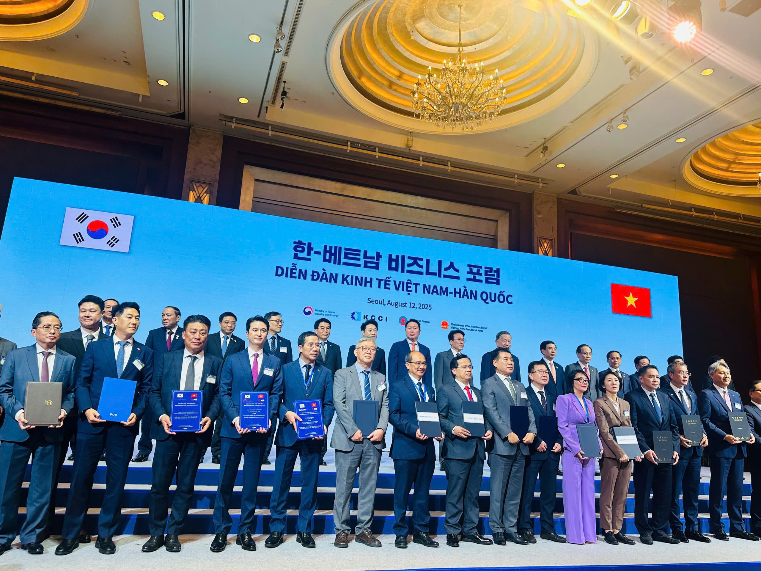 MB và đối tác Hàn Quốc sẽ ra mắt sàn giao dịch tiền mã hóa đầu tiên tại Việt Nam- Ảnh 1. MB và đối tác Hàn Quốc sẽ ra mắt sàn giao dịch tiền mã hóa đầu tiên tại Việt Nam- Ảnh 1.
