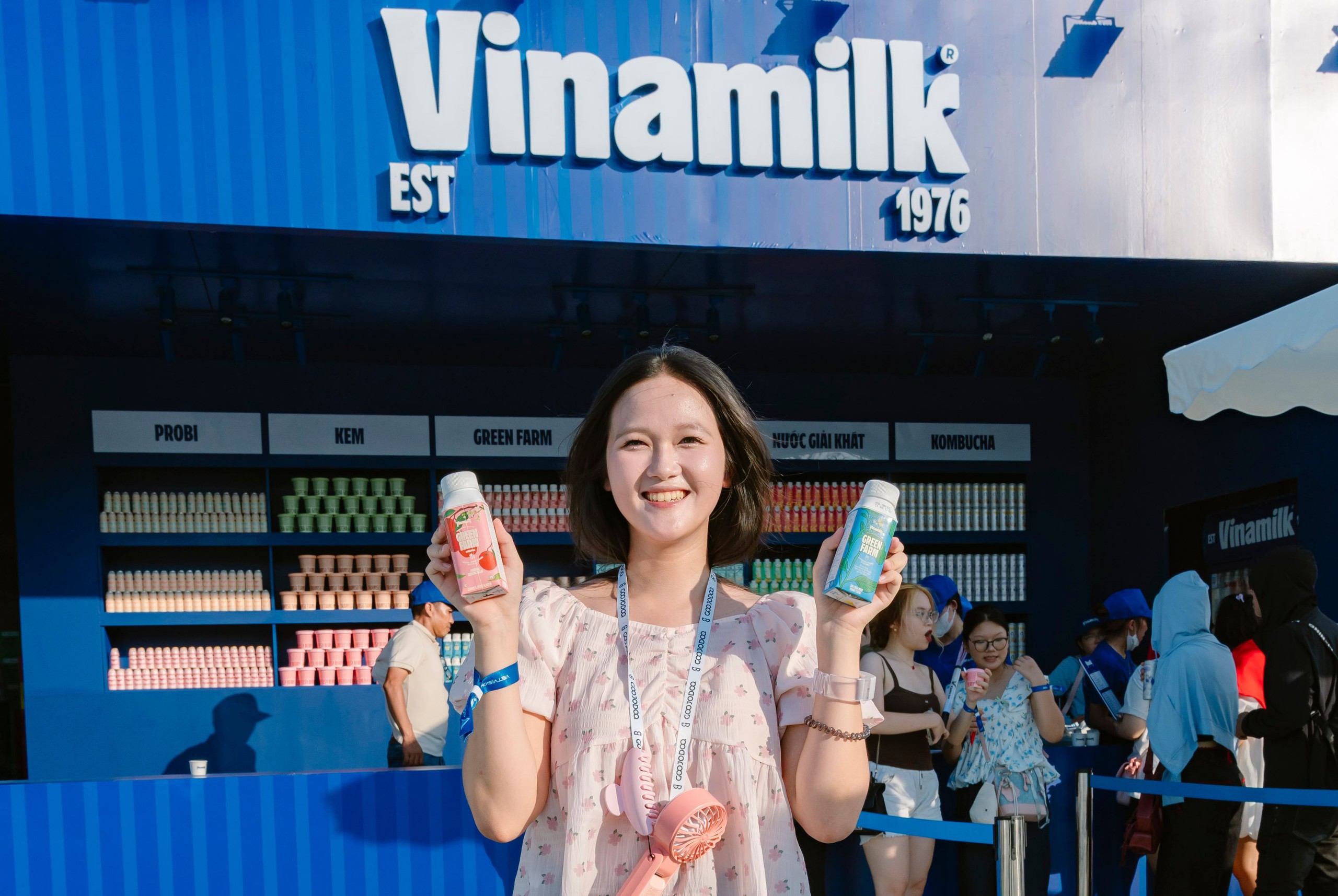 Sữa chua uống thanh trùng sánh mướt, thoảng hương cỏ hoa nay có thêm vải thiều và hoa nhài, cam và hoa bưởi. Kết hợp cùng thạch thủy tinh giòn dai, sản phẩm đủ để “vỗ về vị giác” mọi khán giả trong ngày hè. Sữa chua uống thanh trùng sánh mướt, thoảng hương cỏ hoa nay có thêm vải thiều và hoa nhài, cam và hoa bưởi. Kết hợp cùng thạch thủy tinh giòn dai, sản phẩm đủ để “vỗ về vị giác” mọi khán giả trong ngày hè.