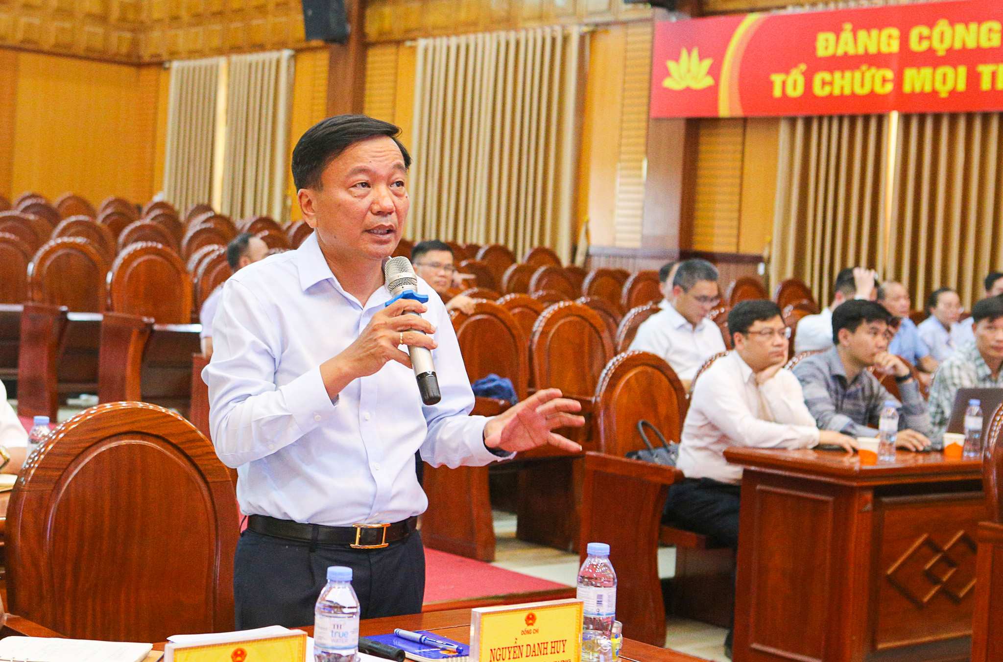 Thứ trưởng Nguyễn Danh Huy kiểm tra vị trí đề xuất xây dựng ga Văn Lâm ở Hưng Yên- Ảnh 2. Thứ trưởng Nguyễn Danh Huy kiểm tra vị trí đề xuất xây dựng ga Văn Lâm ở Hưng Yên- Ảnh 2.
