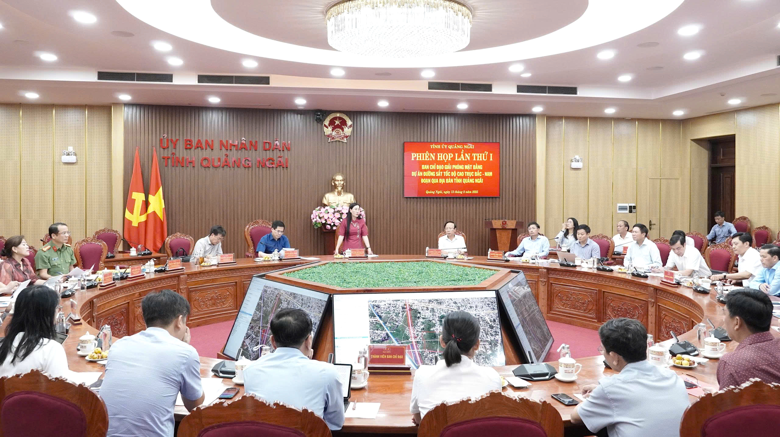 Quảng Ngãi giao chủ đầu tư Dự án giải phóng mặt bằng đường sắt tốc độ cao qua địa bàn- Ảnh 1.