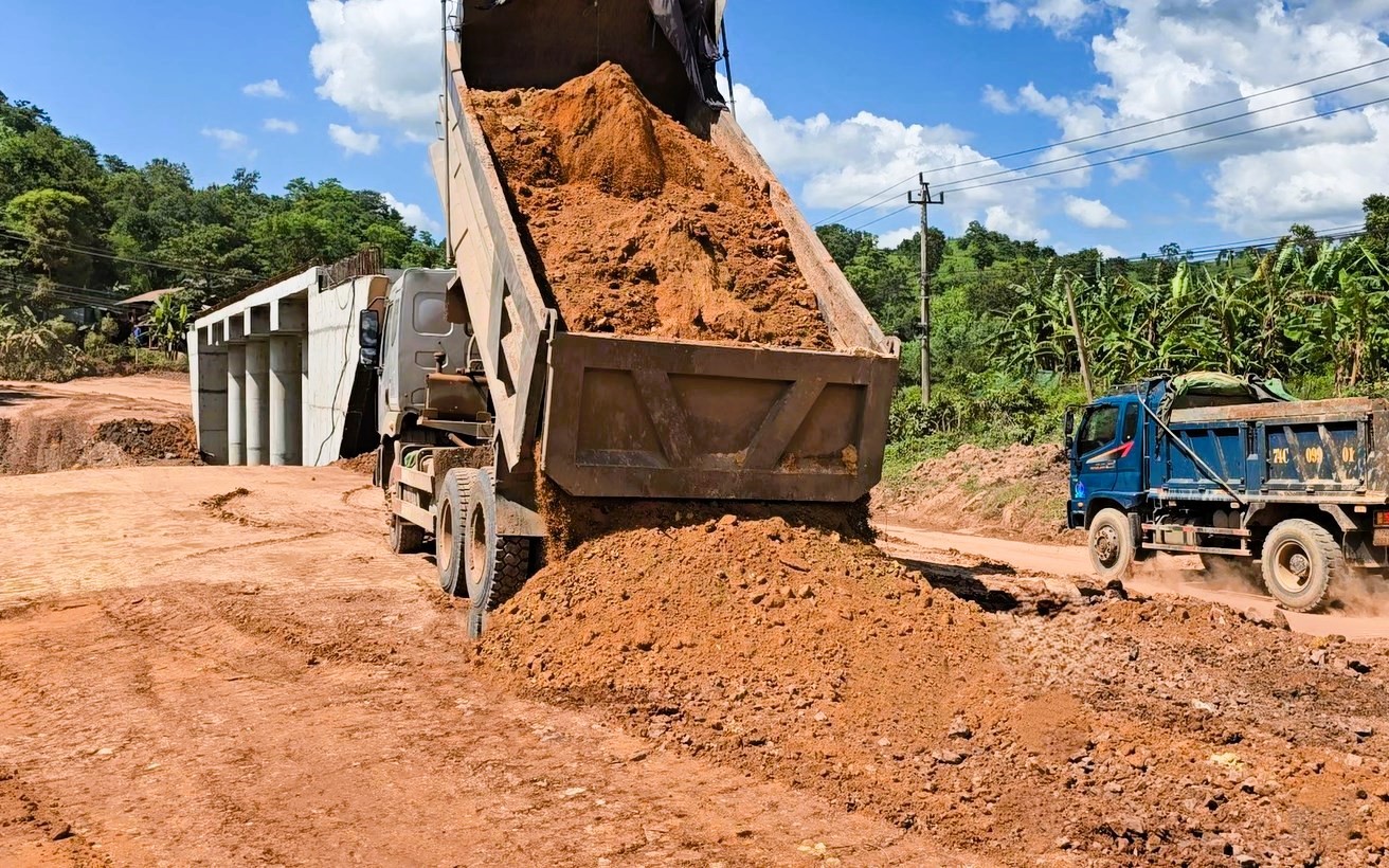 Cận cảnh 2 c&ocirc;ng tr&igrave;nh cầu vượt lũ chờ vốn vừa t&aacute;i khởi động thi c&ocirc;ng ở Quảng Trị