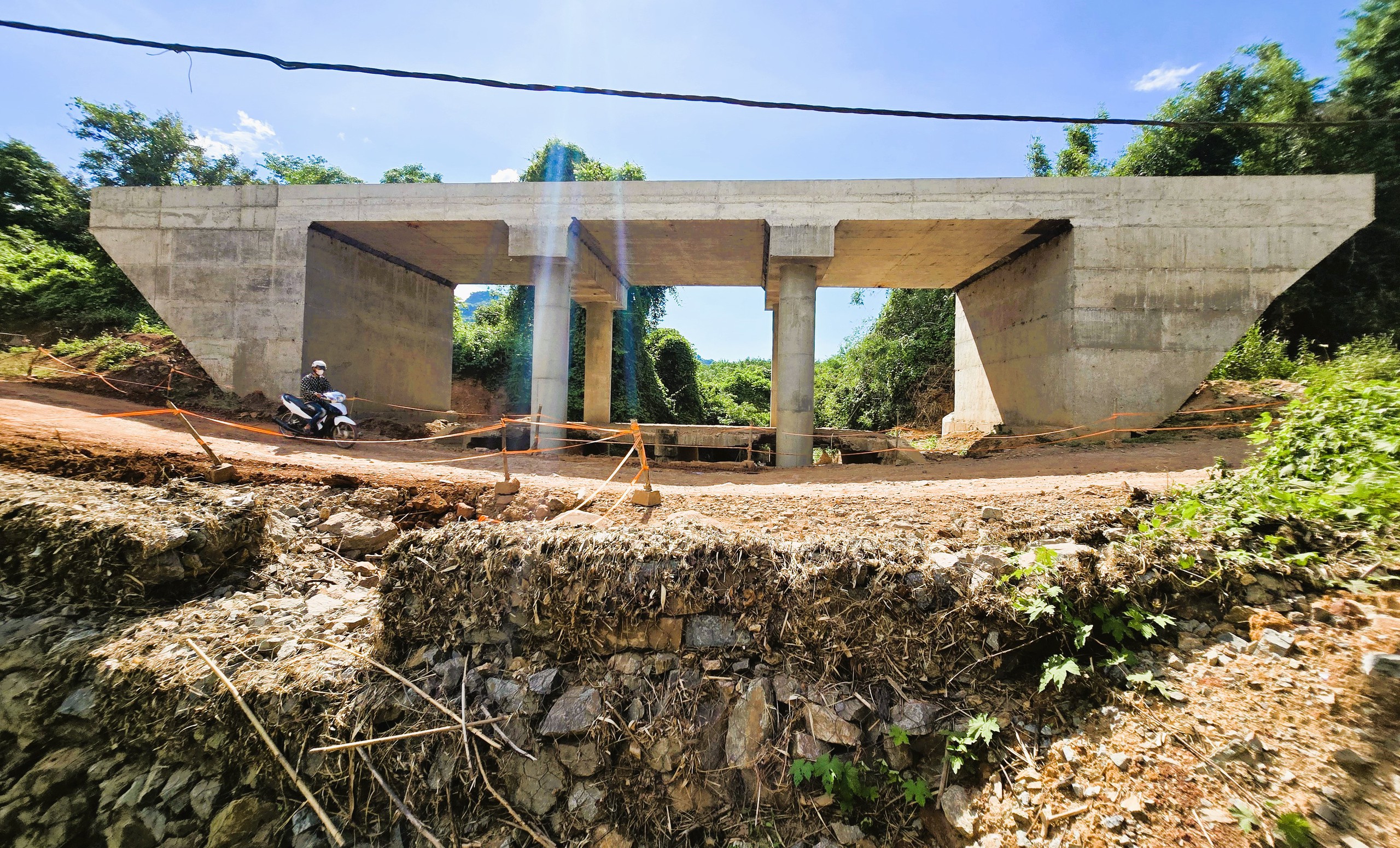 Cận cảnh 2 công trình cầu vượt lũ chờ vốn vừa tái khởi động thi công ở Quảng Trị- Ảnh 2. Cận cảnh 2 công trình cầu vượt lũ chờ vốn vừa tái khởi động thi công ở Quảng Trị- Ảnh 2.