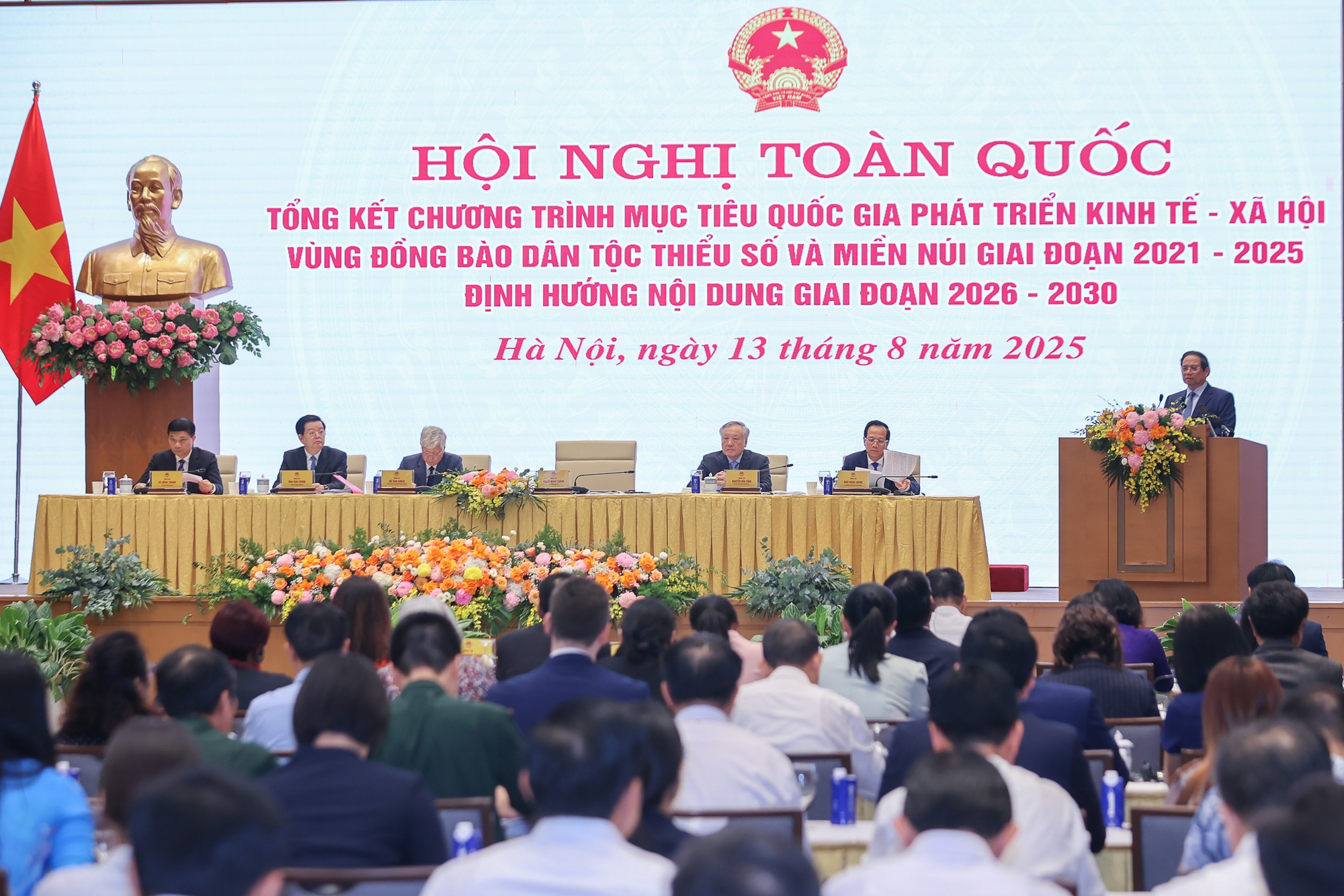 Thủ tướng: Nâng cao đời sống đồng bào dân tộc thiểu số, miền núi là mệnh lệnh từ trái tim- Ảnh 2. Thủ tướng: Nâng cao đời sống đồng bào dân tộc thiểu số, miền núi là mệnh lệnh từ trái tim- Ảnh 2.