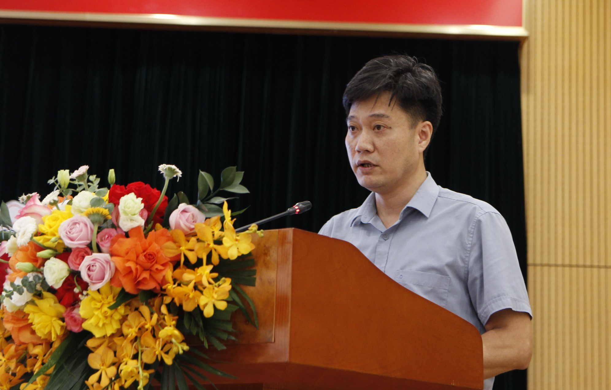 Ông Đinh Hoàng Long, Cục Chuyển đổi số quốc gia (Bộ Khoa học và Công nghệ) chia sẻ về phát triển đô thị thông minh và chuyển đổi số trong tình hình mới. Ông Đinh Hoàng Long, Cục Chuyển đổi số quốc gia (Bộ Khoa học và Công nghệ) chia sẻ về phát triển đô thị thông minh và chuyển đổi số trong tình hình mới.