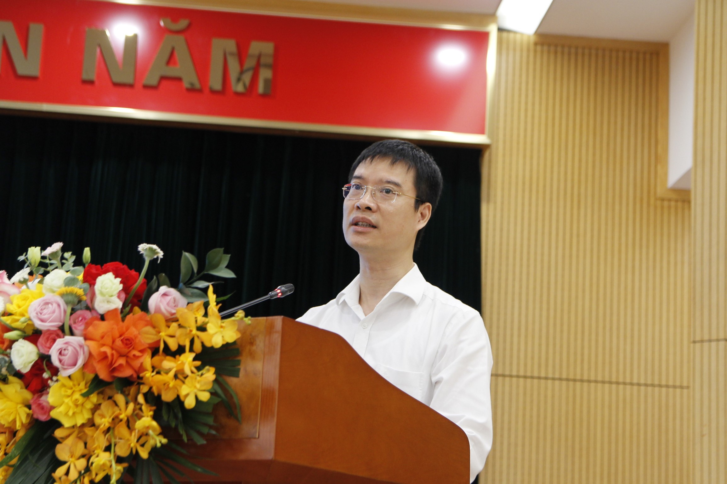 Phó Giám đốc Sở Xây dựng Hà Nội Luyện Văn Phương phát biểu tại Hội nghị. Phó Giám đốc Sở Xây dựng Hà Nội Luyện Văn Phương phát biểu tại Hội nghị.
