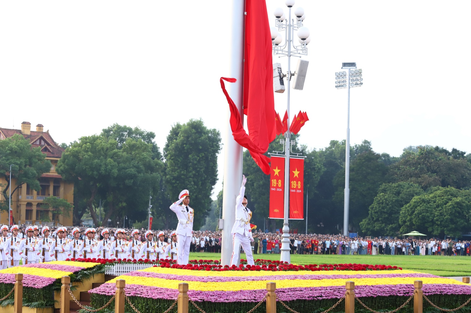 Bộ Xây dựng triển khai chuỗi hoạt động ý nghĩa hướng về mùa thu lịch sử- Ảnh 1. Bộ Xây dựng triển khai chuỗi hoạt động ý nghĩa hướng về mùa thu lịch sử- Ảnh 1.