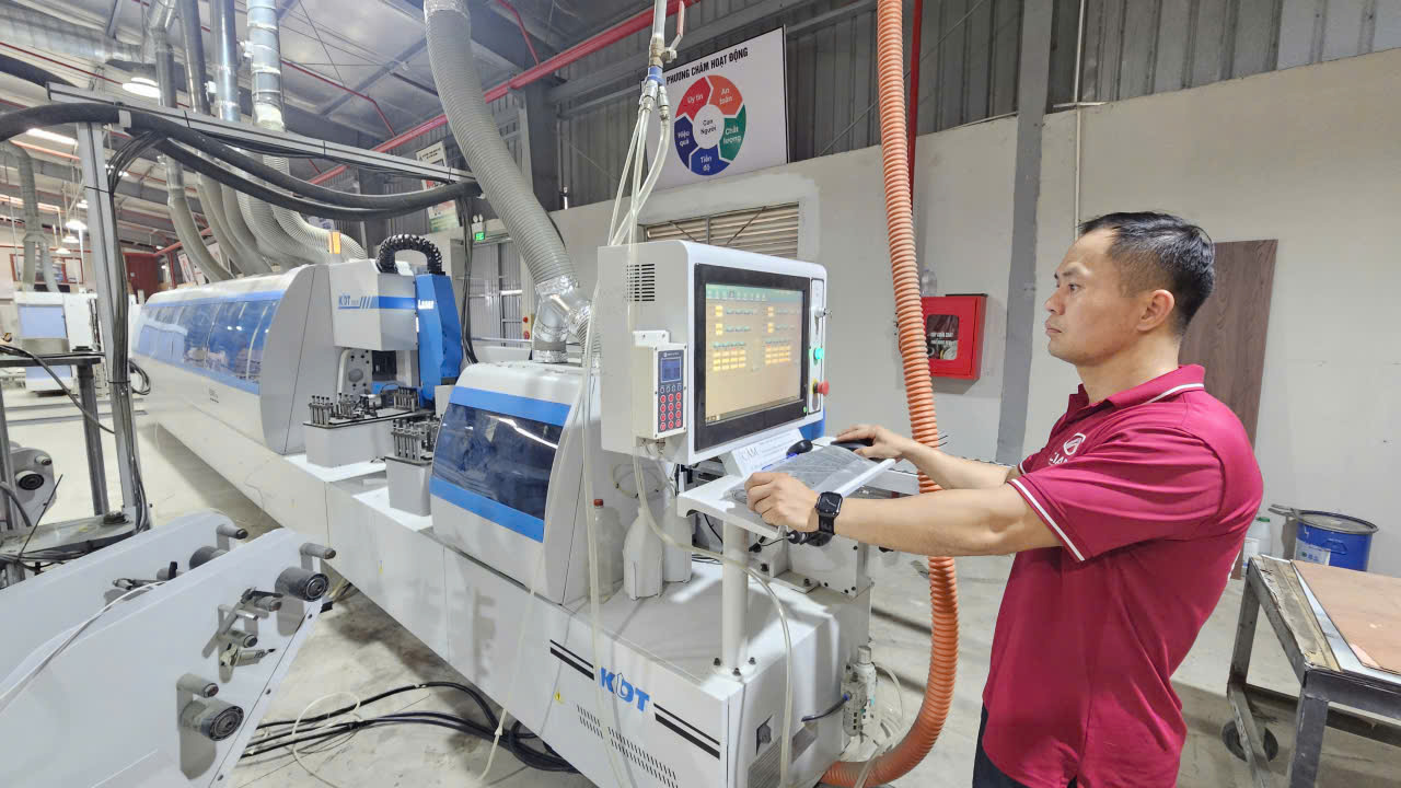 Nhiều thách thức trong đổi mới công nghệ, nâng cao năng lực sản xuất vật liệu xây dựng- Ảnh 1. E:\Năm 2025\Tháng 8\Hình ảnh\z6879333046767_50238d7f76cf94f949c23d9c9020a21c.jpg