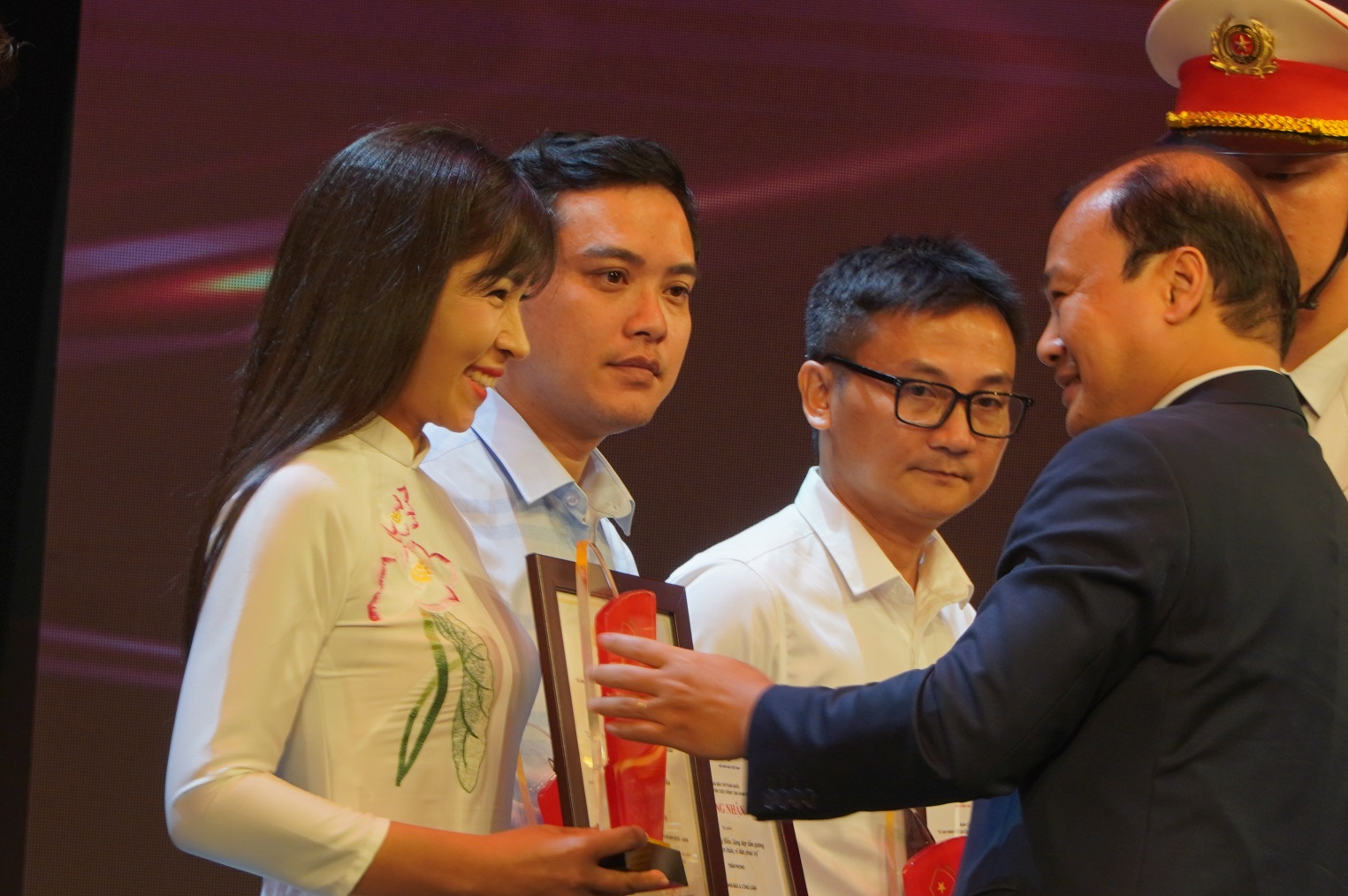 E:\Năm 2025\Tháng 8\Hình ảnh\Trao giải vì bình yên tổ quốc\DSC05089.JPG