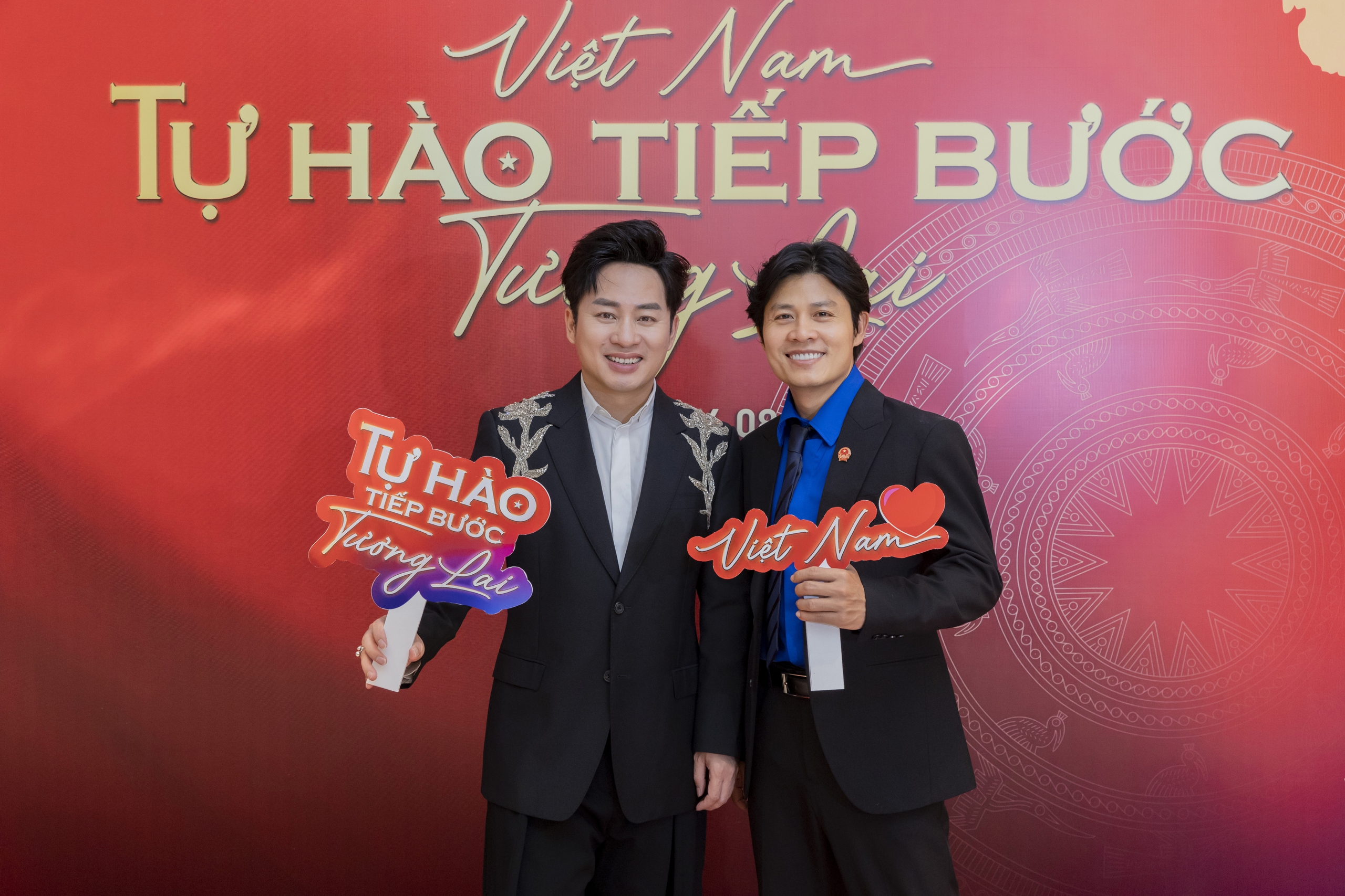 Tùng Dương: Tôi và Nguyễn Văn Chung luôn bù đắp cho nhau những gì còn thiếu- Ảnh 2.