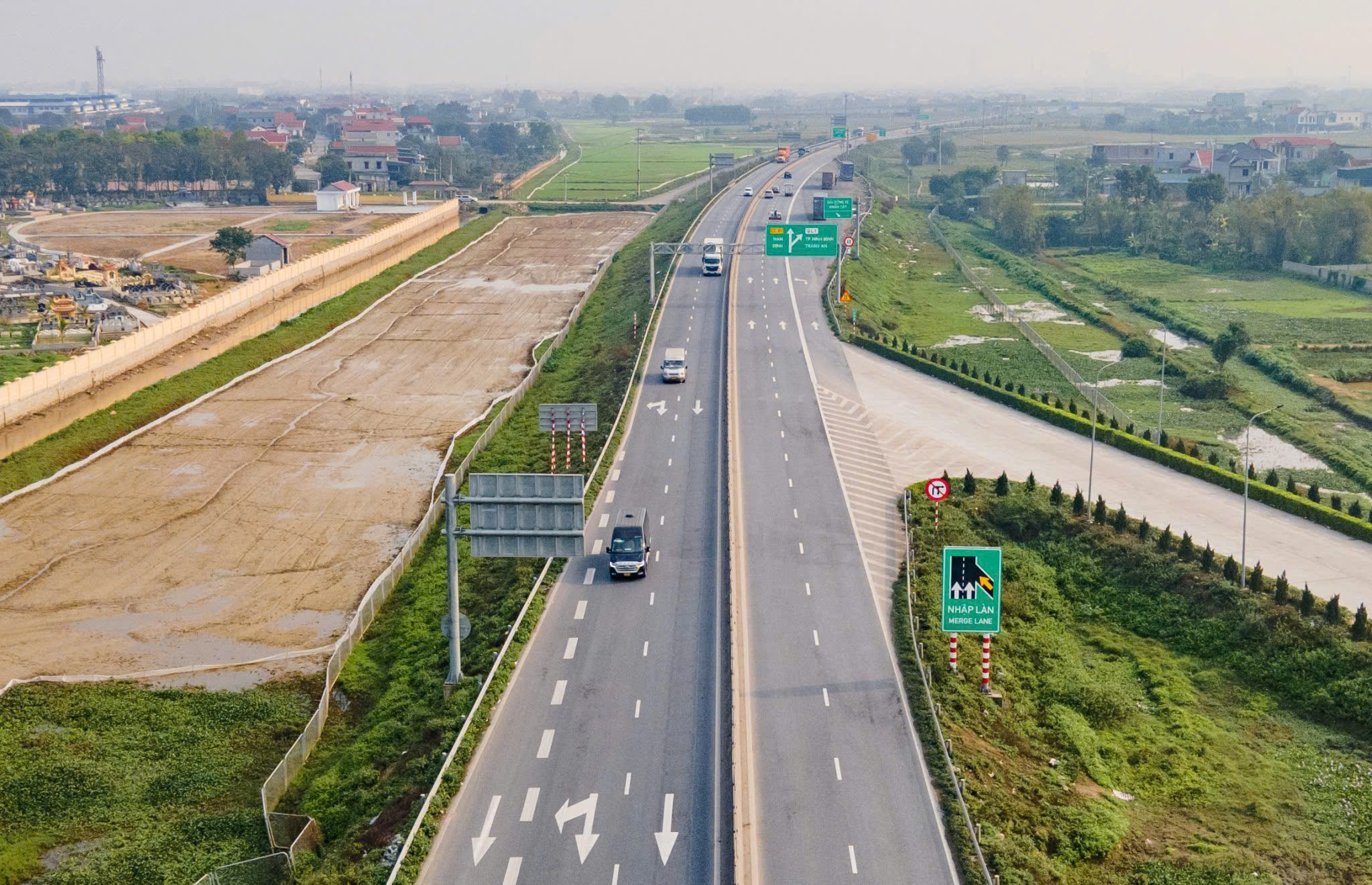 Bộ Xây dựng báo cáo hai phương án phân chia phạm vi đầu tư mở rộng cao tốc Bắc - Nam- Ảnh 3.