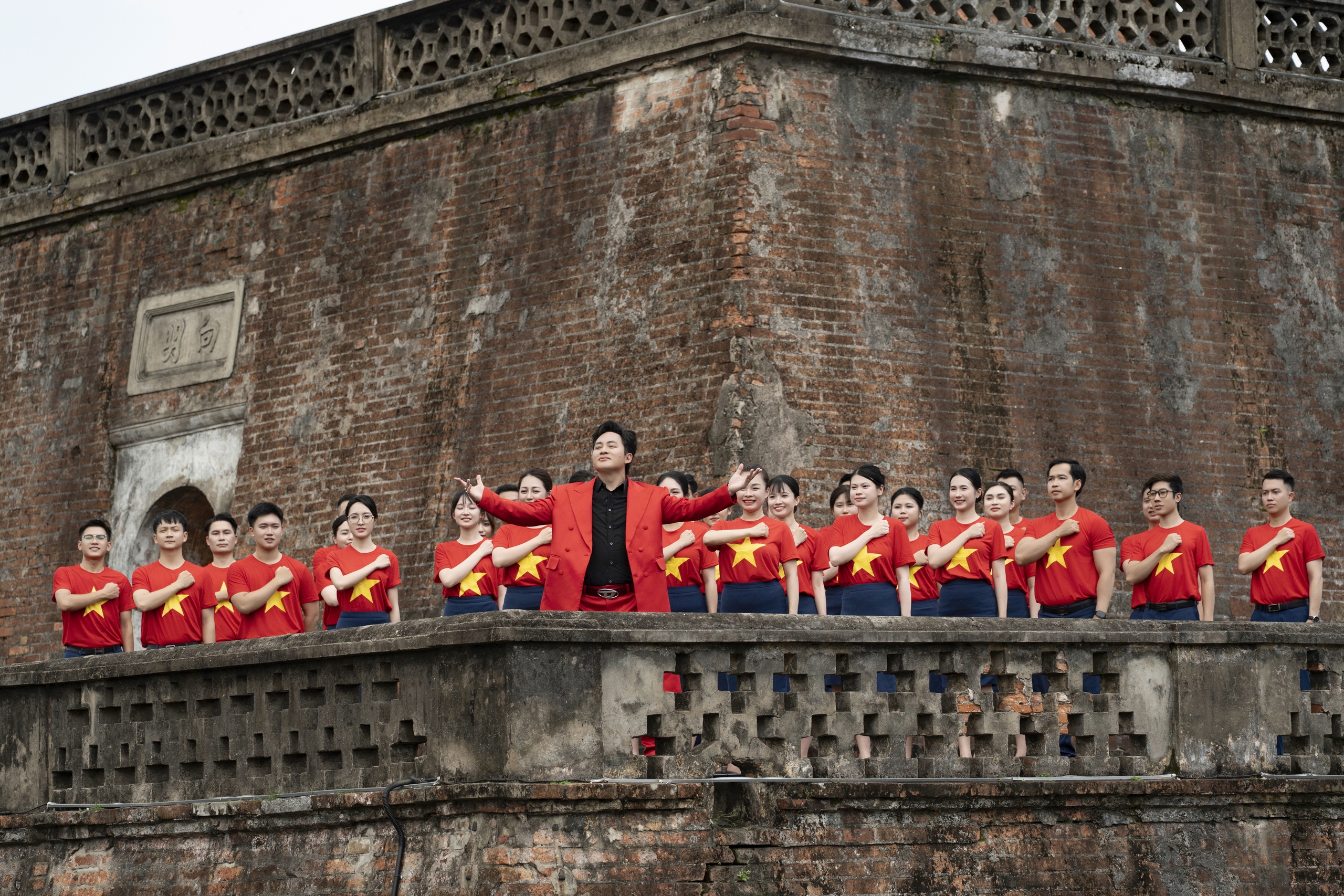 Tùng Dương: Tôi và Nguyễn Văn Chung luôn bù đắp cho nhau những gì còn thiếu- Ảnh 5.