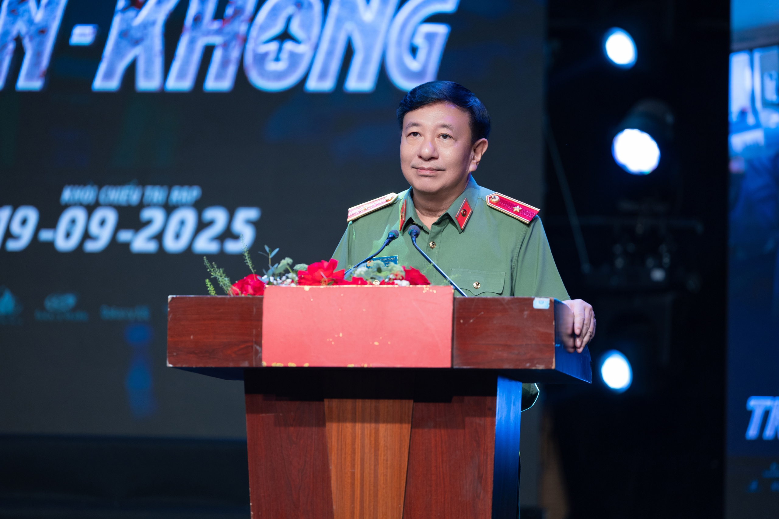 Thanh Sơn: "Làm việc với anh Thái Hòa, tôi như được song ca cùng thần tượng"- Ảnh 1.
