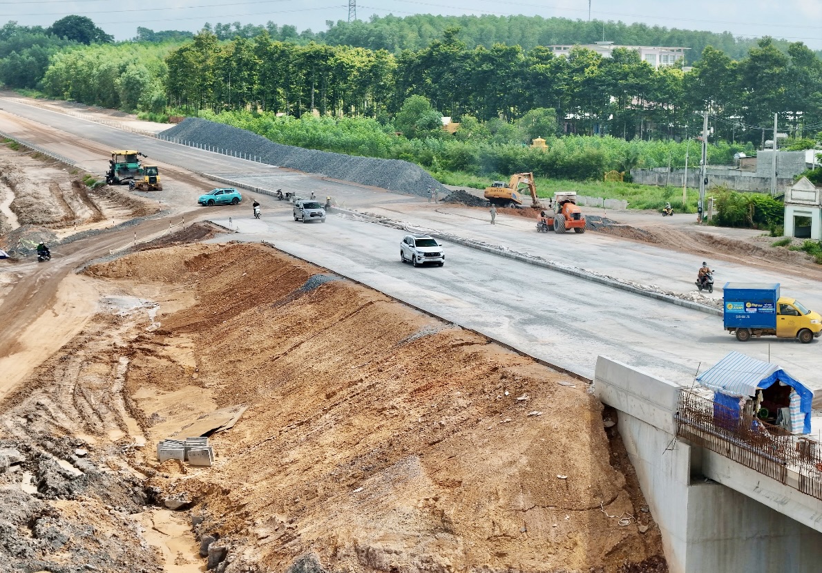 Phó Thủ tướng Hồ Đức Phớc: Không còn vướng mắc, tăng tốc thi công cao tốc qua Đồng Nai- Ảnh 9.