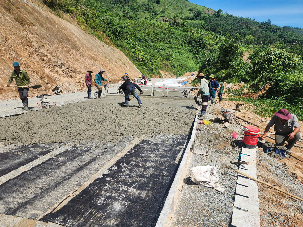 Quảng Ngãi cần đầu tư nâng cấp 5km đường kết nối 2 tỉnh lộ 623 và 676- Ảnh 10.
