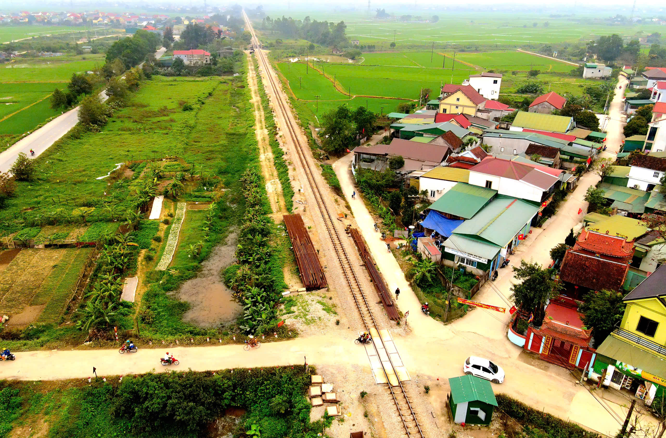 Cần đóng dứt điểm lối đi tự mở cắt ngang đường sắt ở Nghệ An- Ảnh 1.