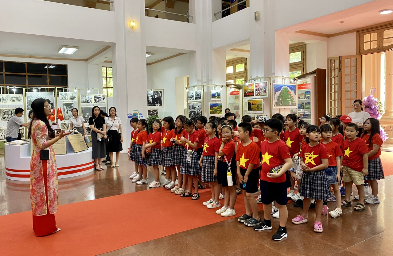 Nơi gặp gỡ quá khứ - hiện tại từ Triển lãm “Mùa thu độc lập và khát vọng phồn vinh"- Ảnh 9.