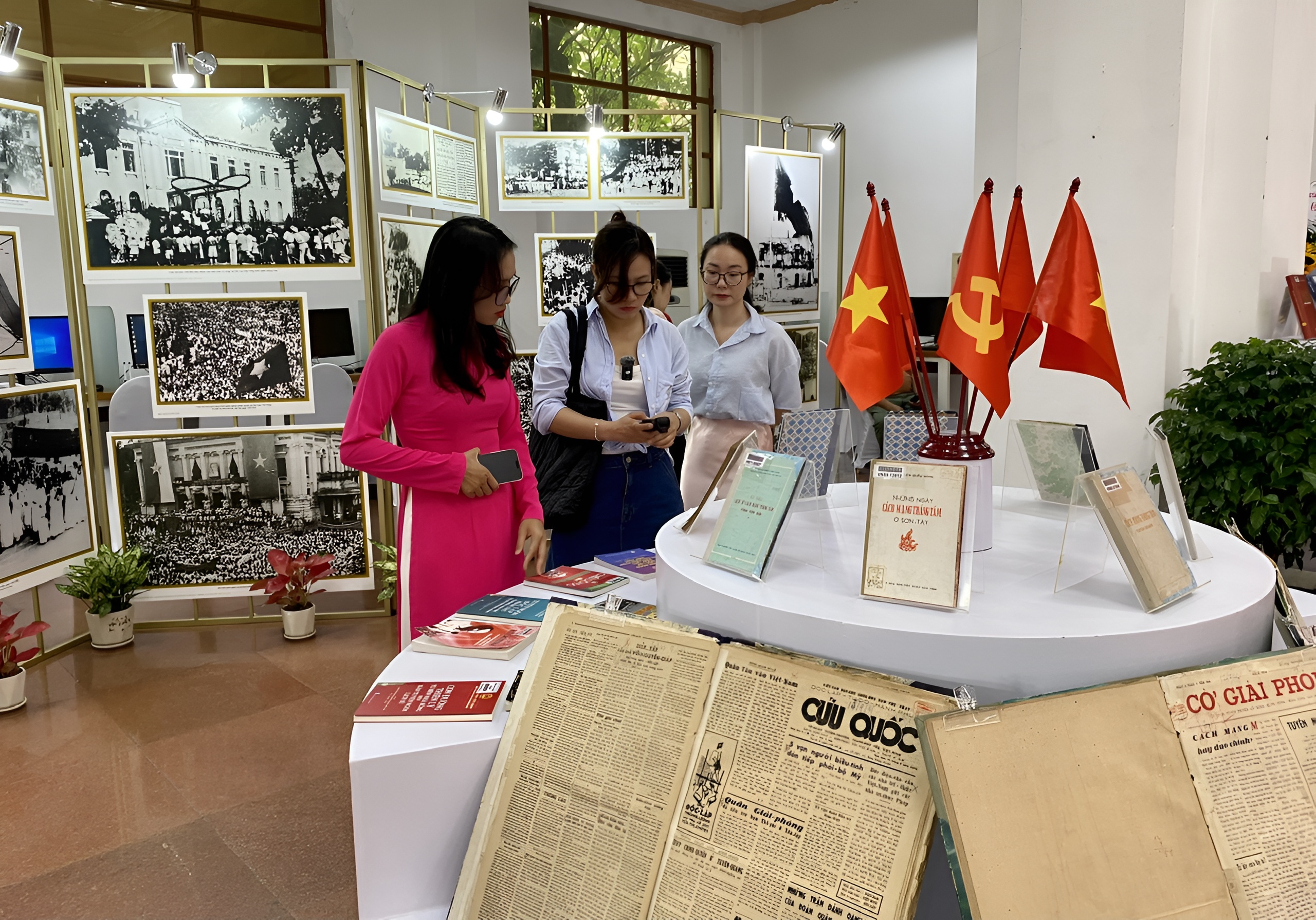 Nơi gặp gỡ quá khứ - hiện tại từ Triển lãm “Mùa thu độc lập và khát vọng phồn vinh"- Ảnh 13.