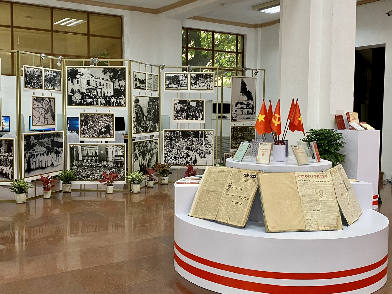 Nơi gặp gỡ quá khứ - hiện tại từ Triển lãm “Mùa thu độc lập và khát vọng phồn vinh"- Ảnh 3.