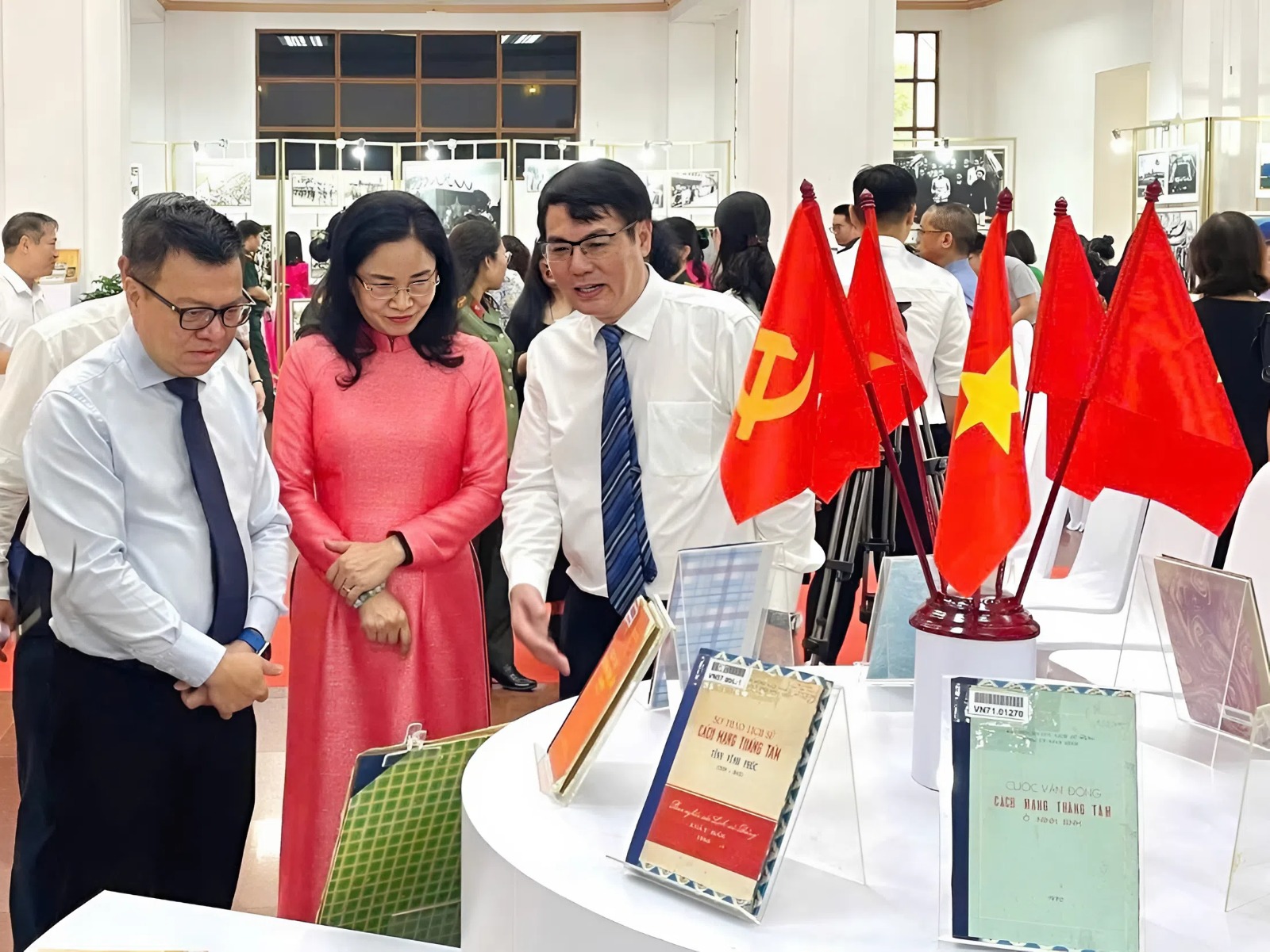 Nơi gặp gỡ quá khứ - hiện tại từ Triển lãm “Mùa thu độc lập và khát vọng phồn vinh"- Ảnh 2.