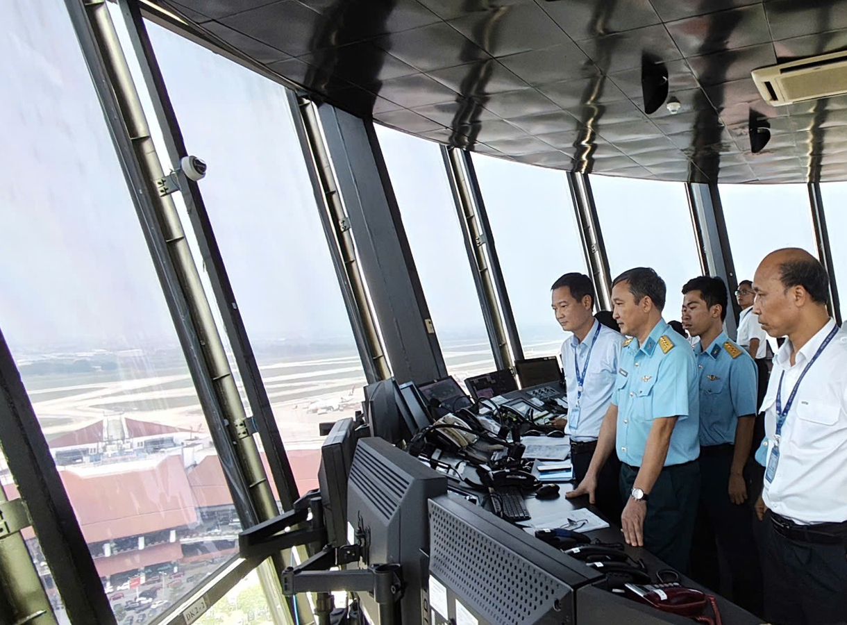 Điều hành linh hoạt, bảo đảm an toàn bay phục vụ dịp lễ 2/9 và nhiệm vụ A80- Ảnh 1.