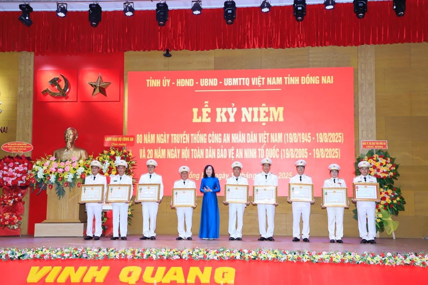 Công an Đồng Nai được Chủ tịch nước, Thủ tướng Chính phủ trao tặng huân chương, bằng khen- Ảnh 2.