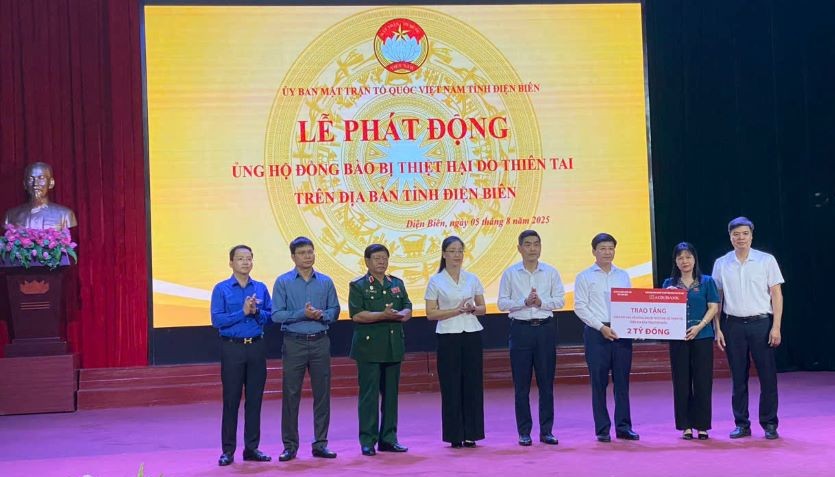 Agribank chung tay khắc phục thiệt hại do bão Wipha- Ảnh 1. Agribank chung tay khắc phục thiệt hại do bão Wipha- Ảnh 1.