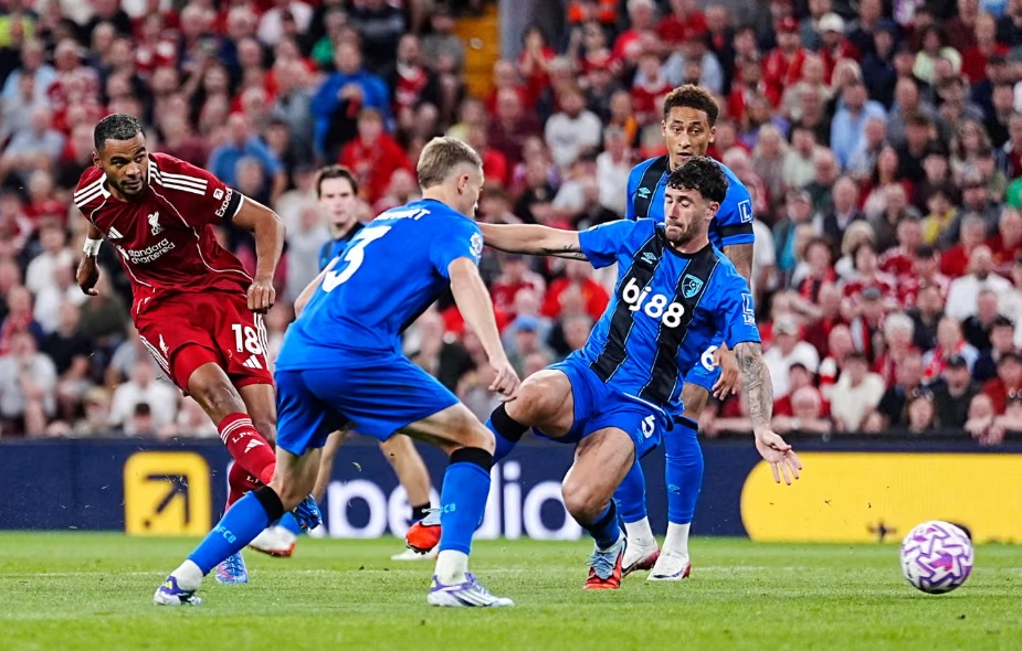 Hàng công bùng nổ, Liverpool thắng Bournemouth ở trận mở màn- Ảnh 1.