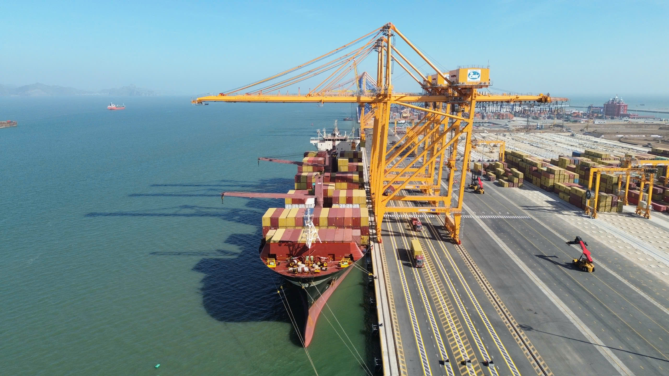 Chấp thuận chủ trương cho bến 3,4 Lạch Huyện đón tàu tới 165.000 DWT giảm tải- Ảnh 1.