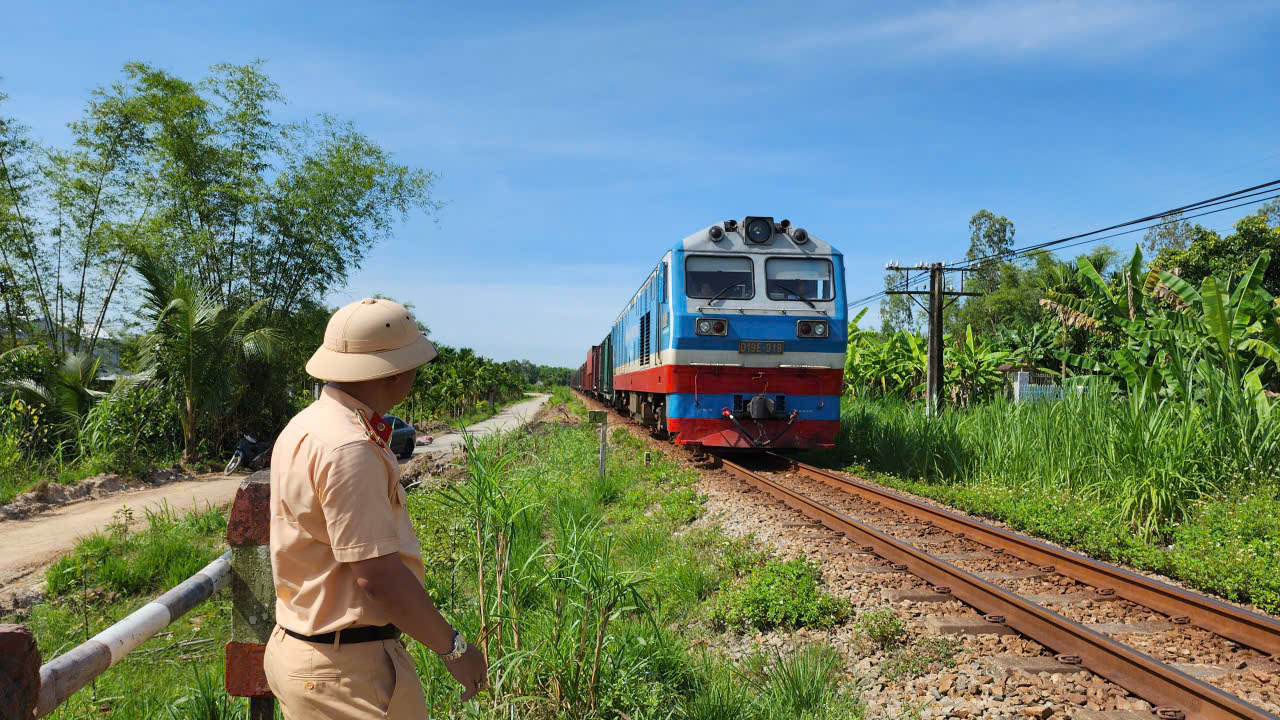 Quảng Ngãi: Đóng lối đi qua đường sắt từng xảy ra nhiều vụ tai nạn chết người- Ảnh 12.