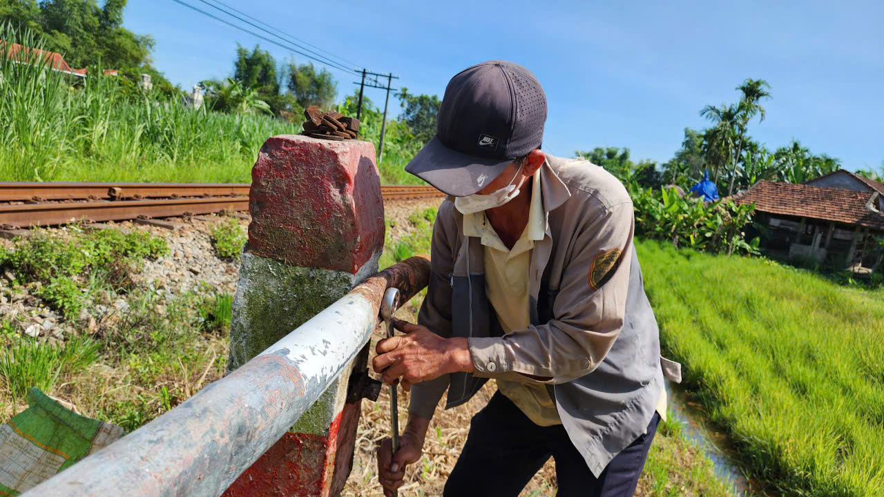Quảng Ngãi: Đóng lối đi qua đường sắt từng xảy ra nhiều vụ tai nạn chết người- Ảnh 11.