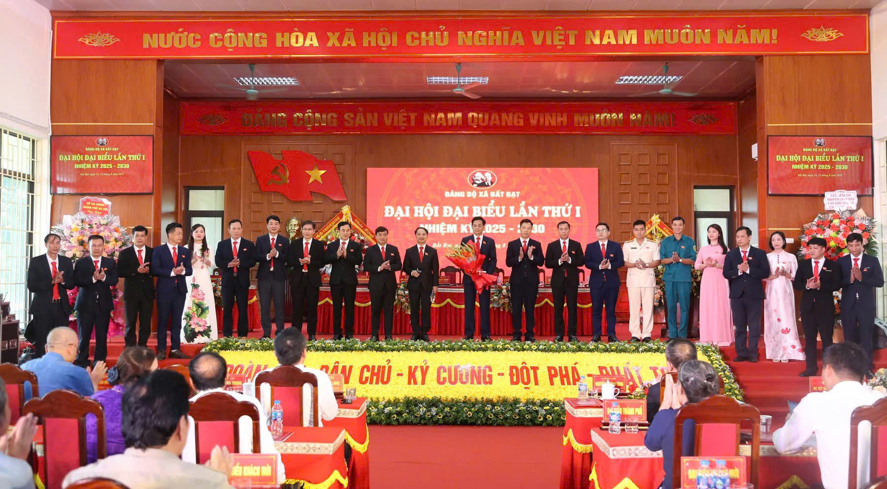 Giám đốc Công an Hà Nội dự Đại hội Đảng bộ xã Bất Bạt- Ảnh 1.