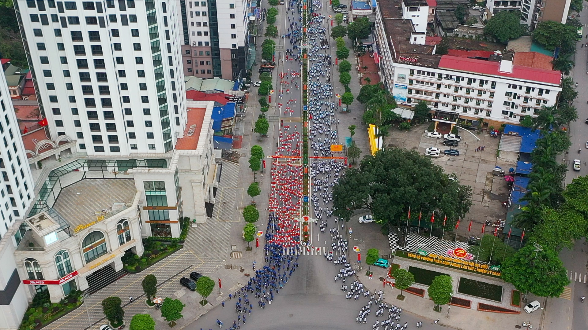 Thái Nguyên: Hơn 40.000 người tham gia sự kiện “Cùng Việt Nam tiến bước”- Ảnh 2. Thái Nguyên: Hơn 40.000 người tham gia sự kiện “Cùng Việt Nam tiến bước”- Ảnh 2.