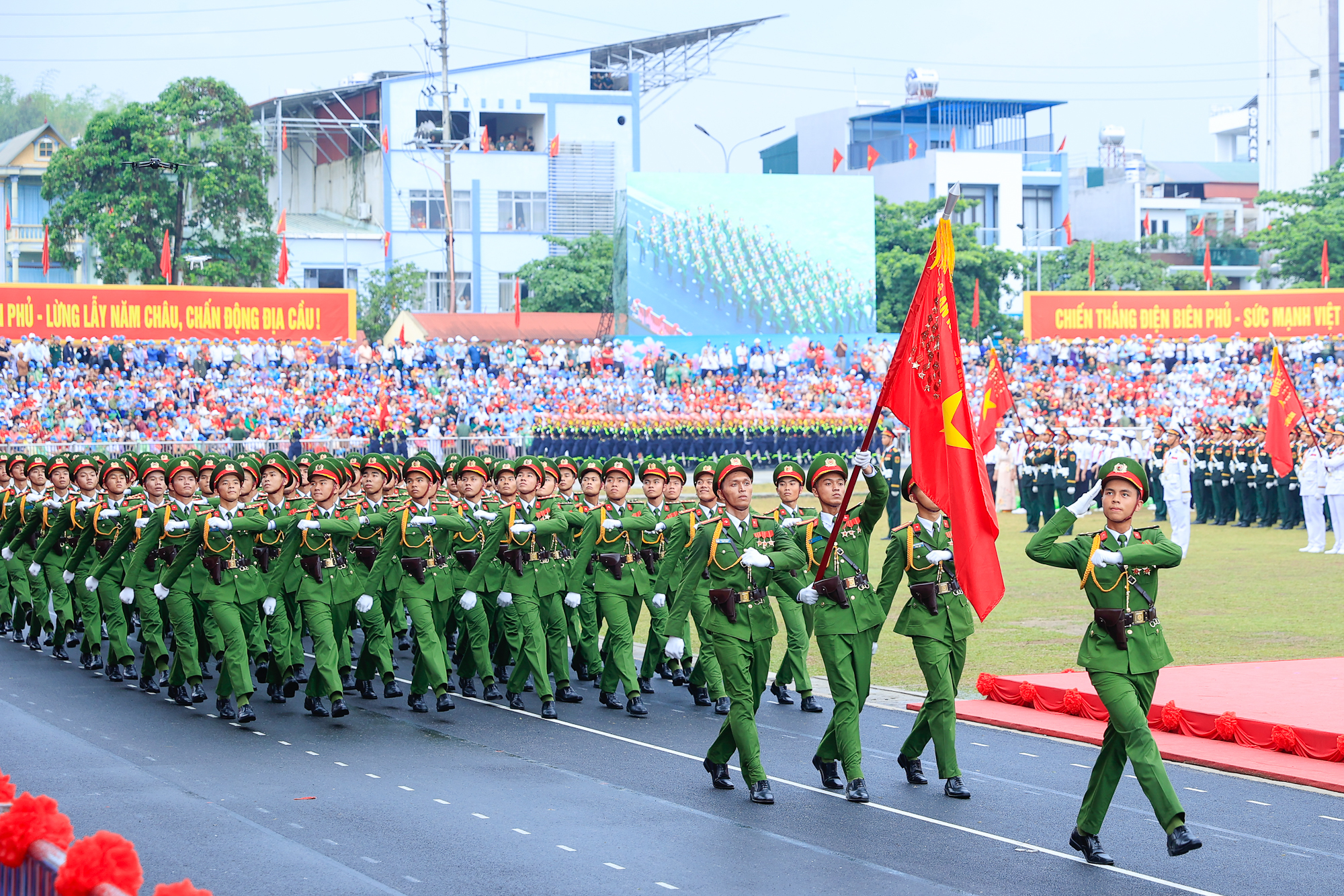 Tổng Bí thư: Công an nhân dân "thức cho dân ngủ ngon, lấy hạnh phúc của dân làm lẽ sống"- Ảnh 2.