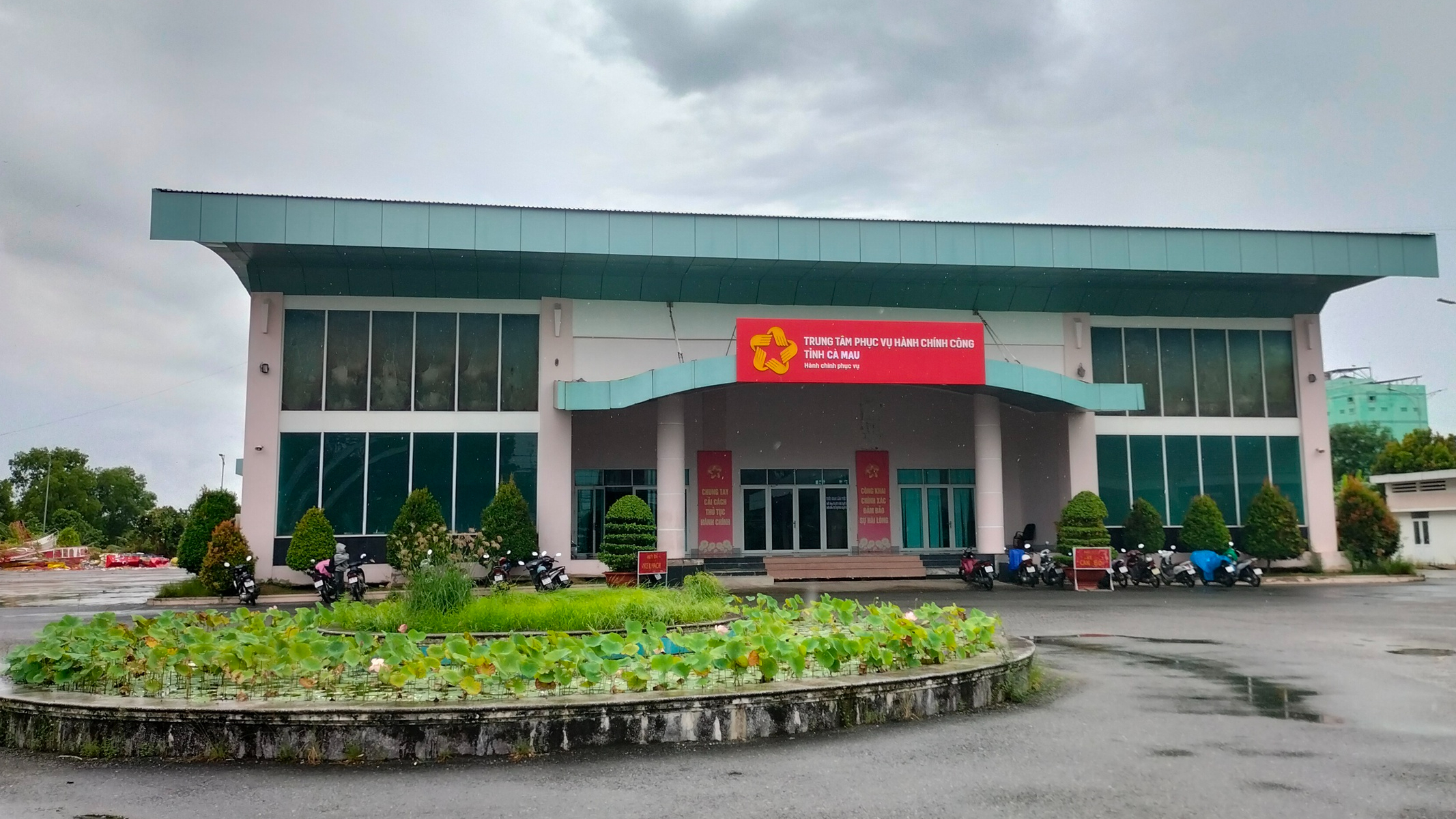 Cà Mau rút ngắn thời gian cấp biển hiệu phương tiện vận tải khách du lịch- Ảnh 1. Cà Mau rút ngắn thời gian cấp biển hiệu phương tiện vận tải khách du lịch- Ảnh 1.