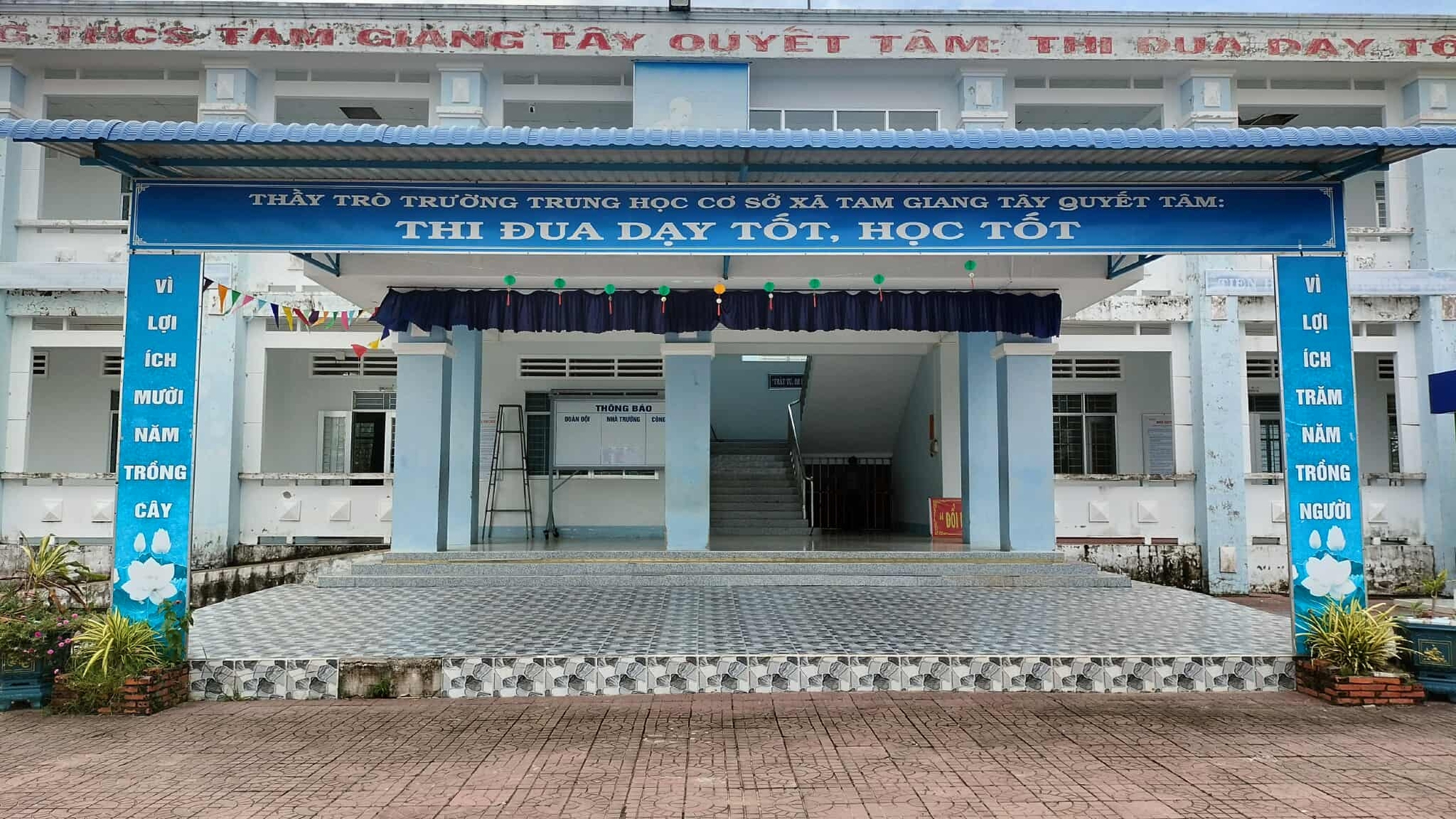 Hiệu trưởng ở Cà Mau bị cáo buộc tham ô 10,7 triệu đồng được tại ngoại- Ảnh 1.