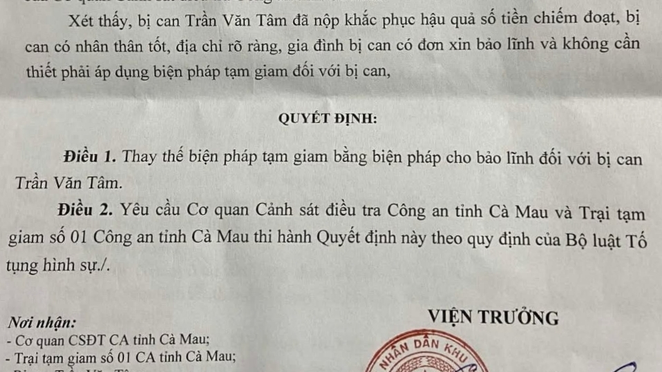 Hiệu trưởng ở Cà Mau bị cáo buộc tham ô 10,7 triệu đồng được tại ngoại- Ảnh 2.