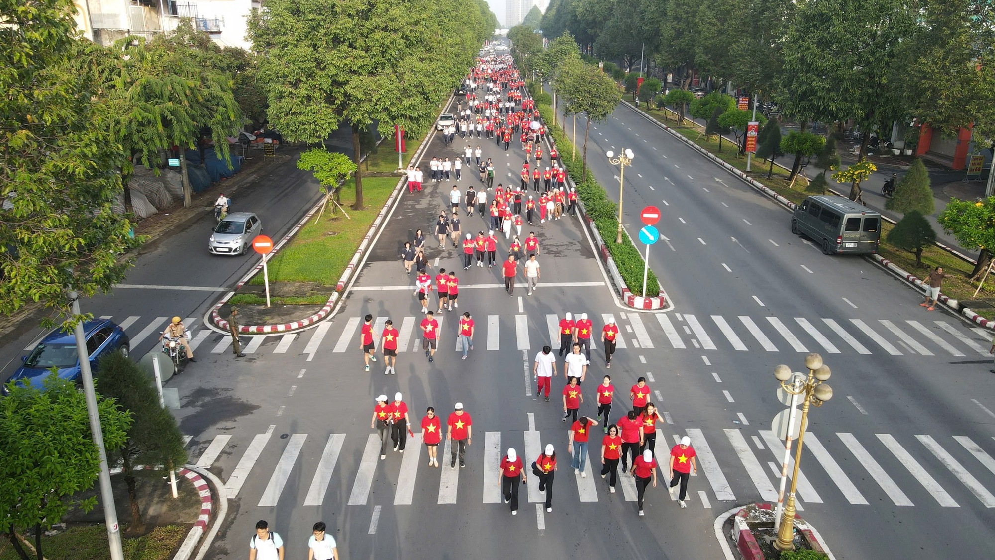 Rực rỡ sắc đỏ sao vàng với 5.000 người trong ngày hội “Cùng Việt Nam tiến bước” ở Đồng Nai- Ảnh 7.