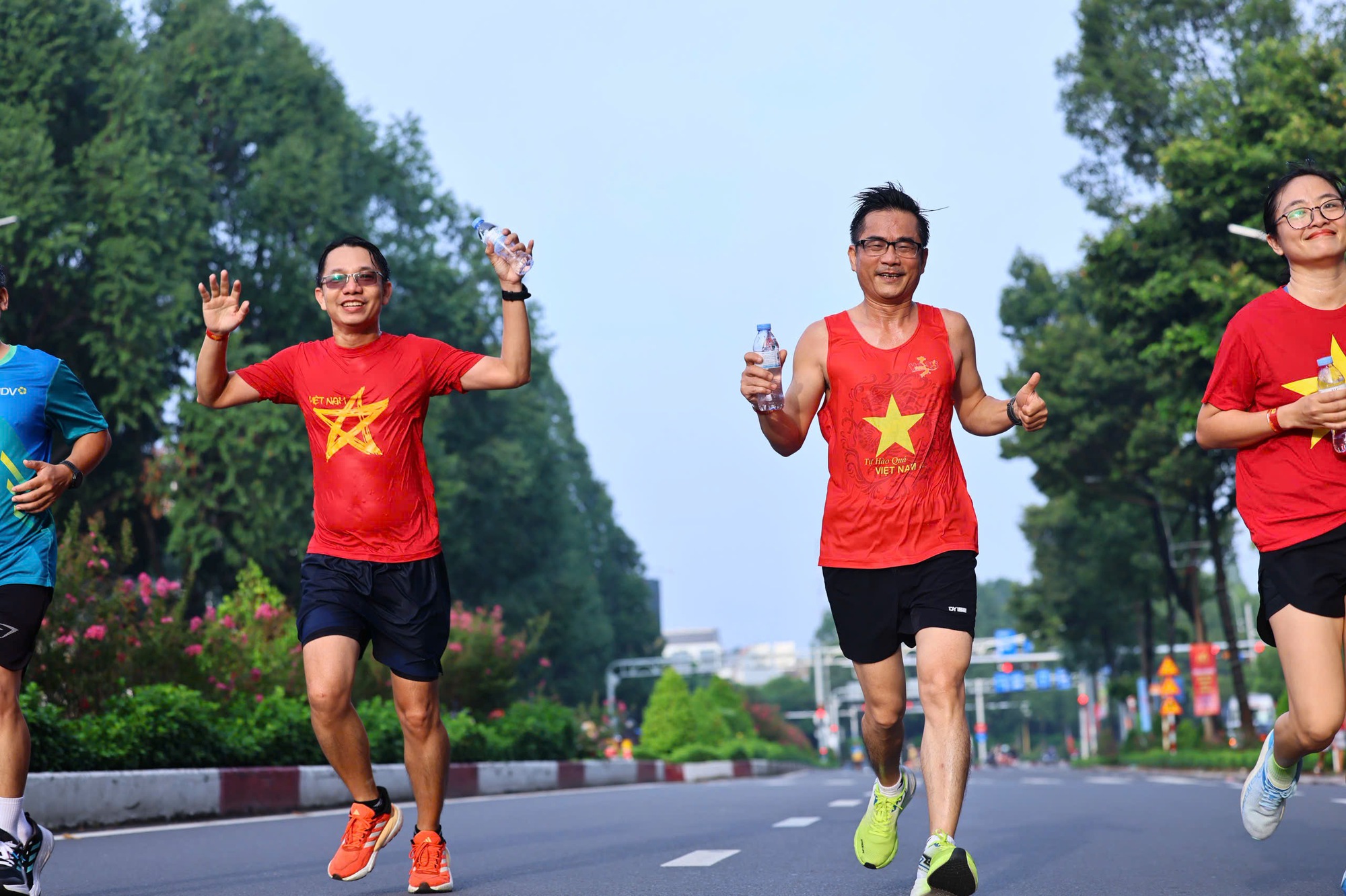 Rực rỡ sắc đỏ sao vàng với 5.000 người trong ngày hội “Cùng Việt Nam tiến bước” ở Đồng Nai- Ảnh 6.