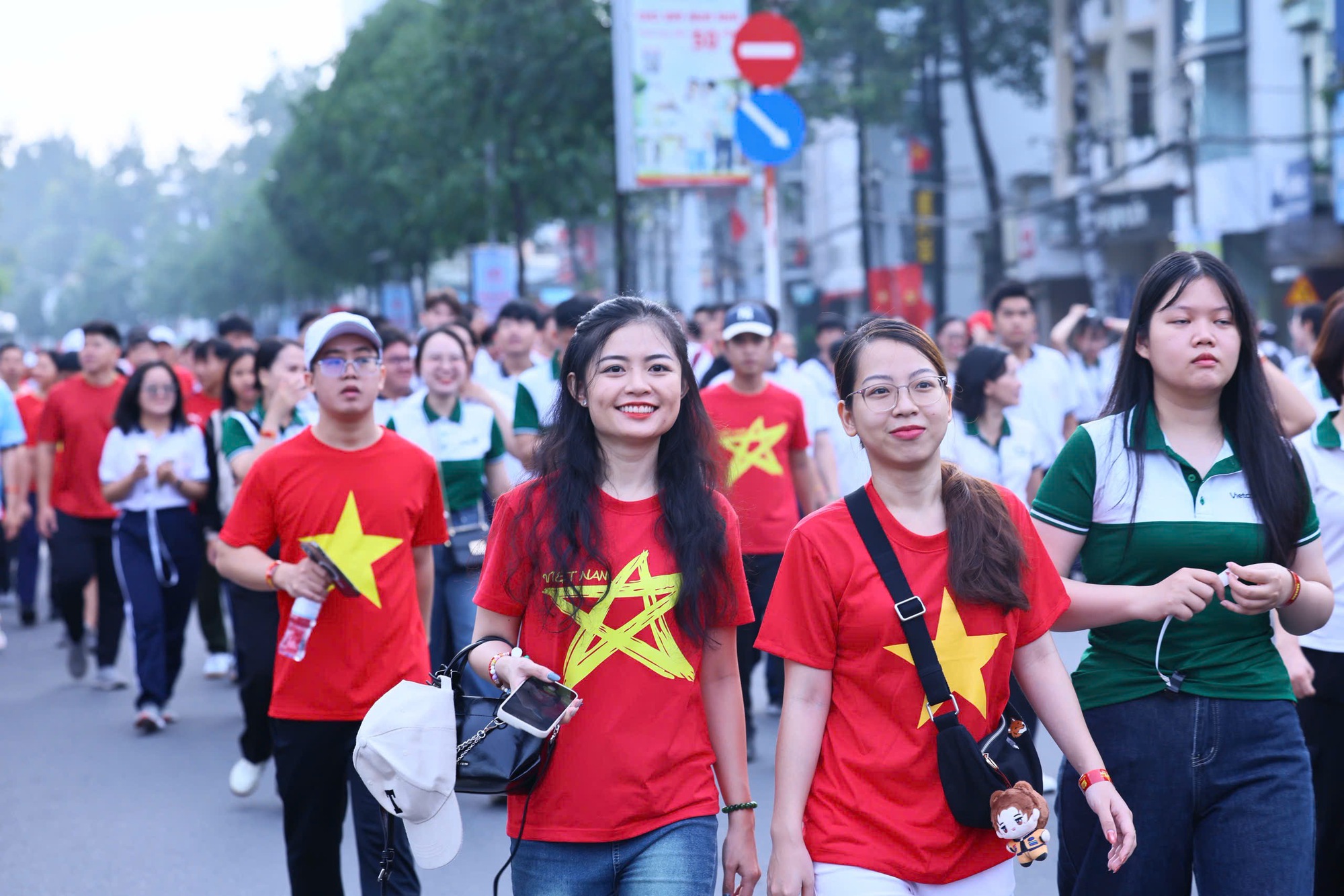 Rực rỡ sắc đỏ sao vàng với 5.000 người trong ngày hội “Cùng Việt Nam tiến bước” ở Đồng Nai- Ảnh 11.