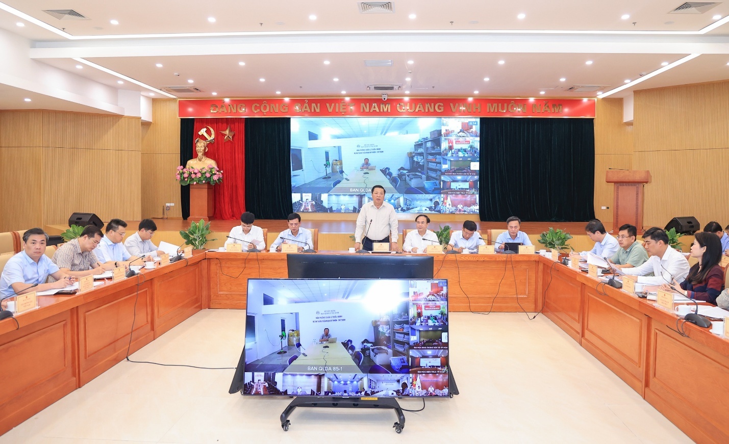 Minister Tran Hong Minh: Over 1 million social housing units targeted by 2030- Ảnh 2. Minister Tran Hong Minh: Over 1 million social housing units targeted by 2030- Ảnh 2.