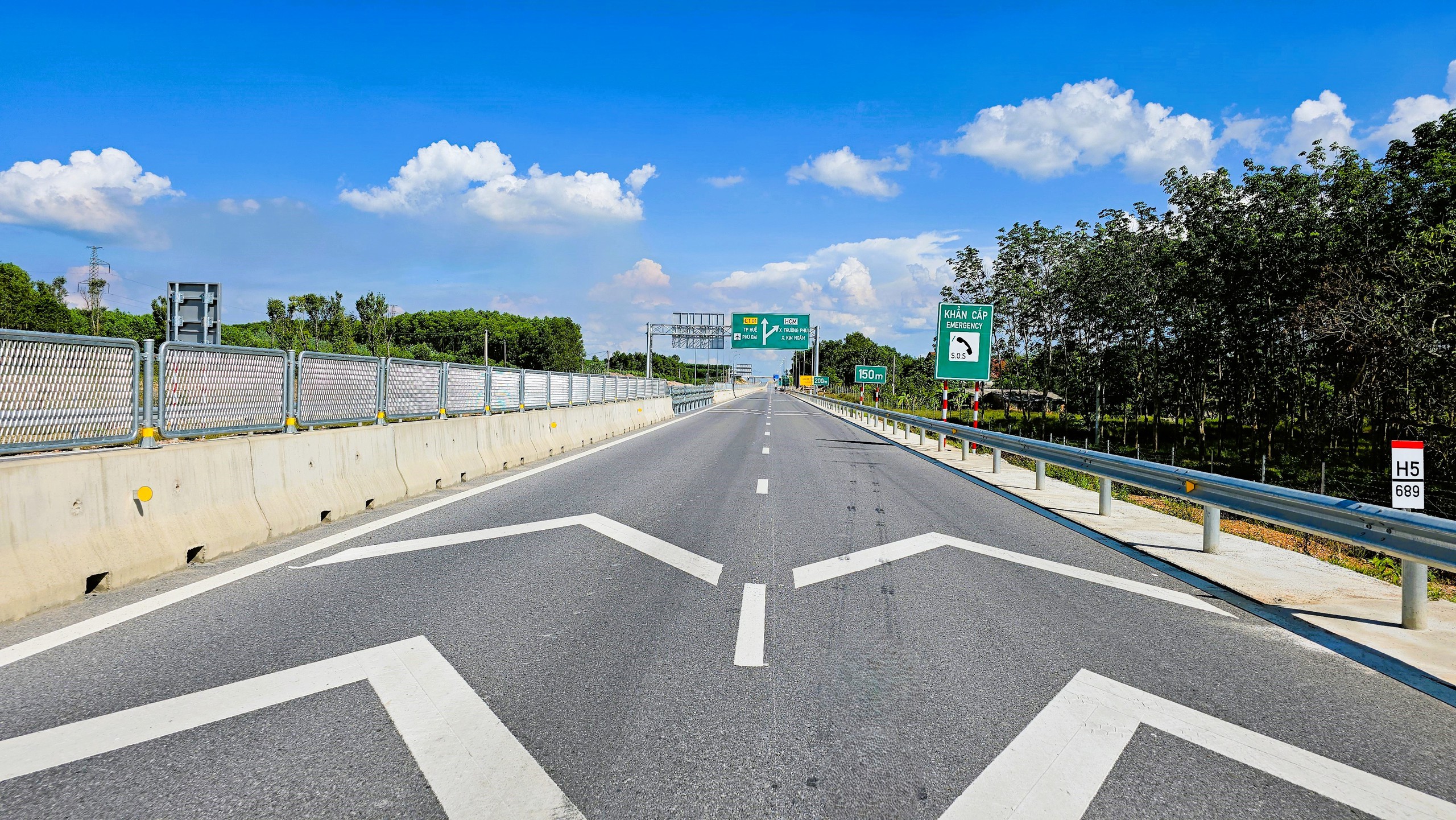 Toàn cảnh cao tốc Vạn Ninh - Cam Lộ trước ngày thông xe- Ảnh 3.