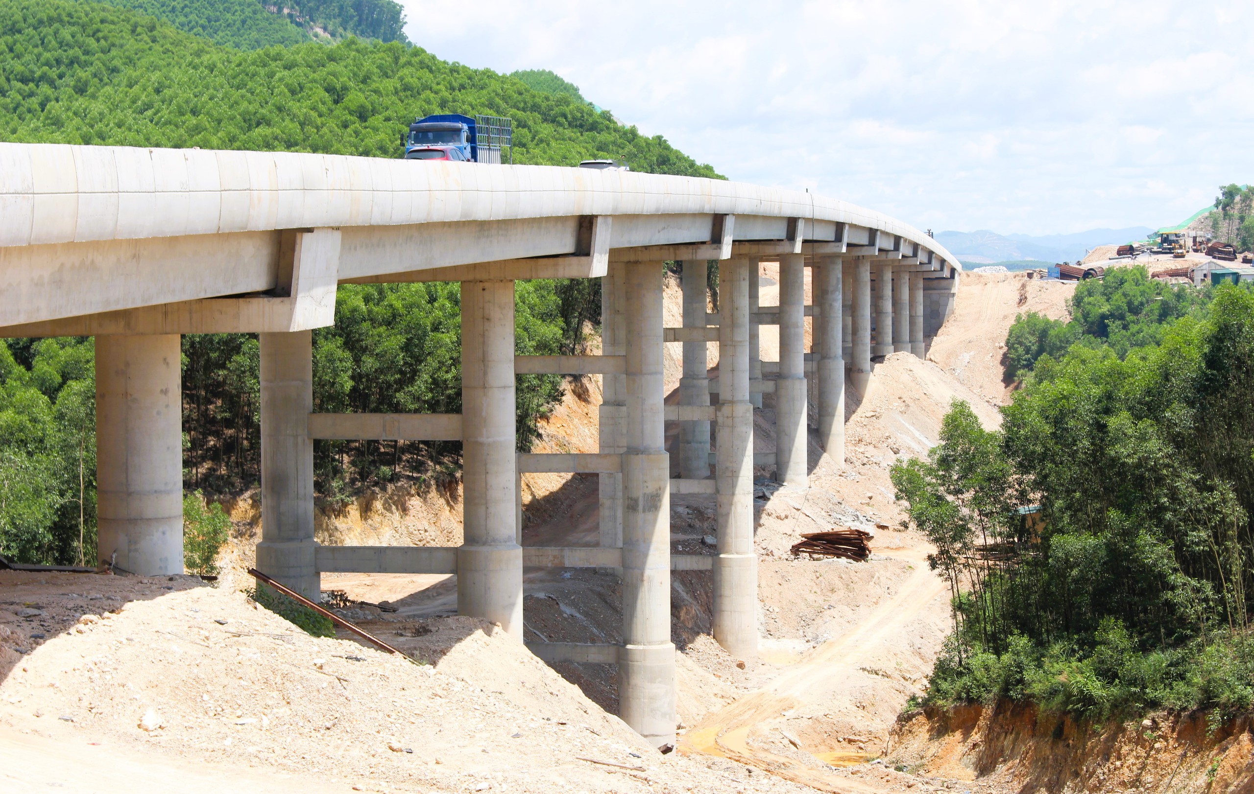 Toàn cảnh cao tốc Vạn Ninh - Cam Lộ trước ngày thông xe- Ảnh 10.