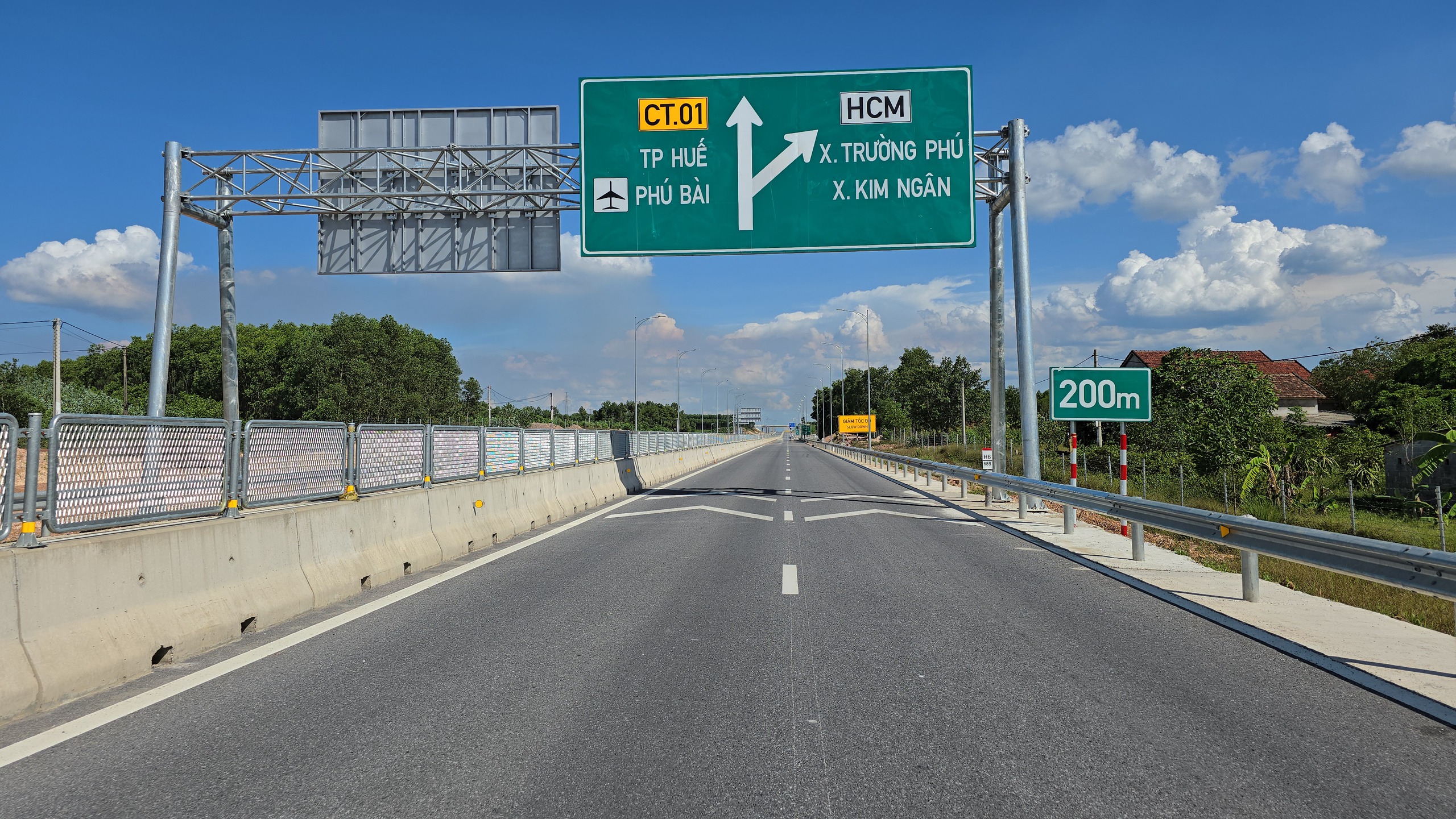 Toàn cảnh cao tốc Vạn Ninh - Cam Lộ trước ngày thông xe- Ảnh 4.