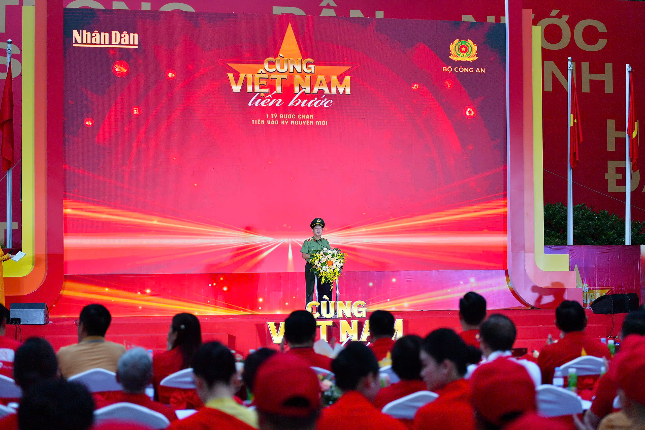 Hơn 20.000 người Vietcombank hòa nhịp “Cùng Việt Nam tiến bước”- Ảnh 2.