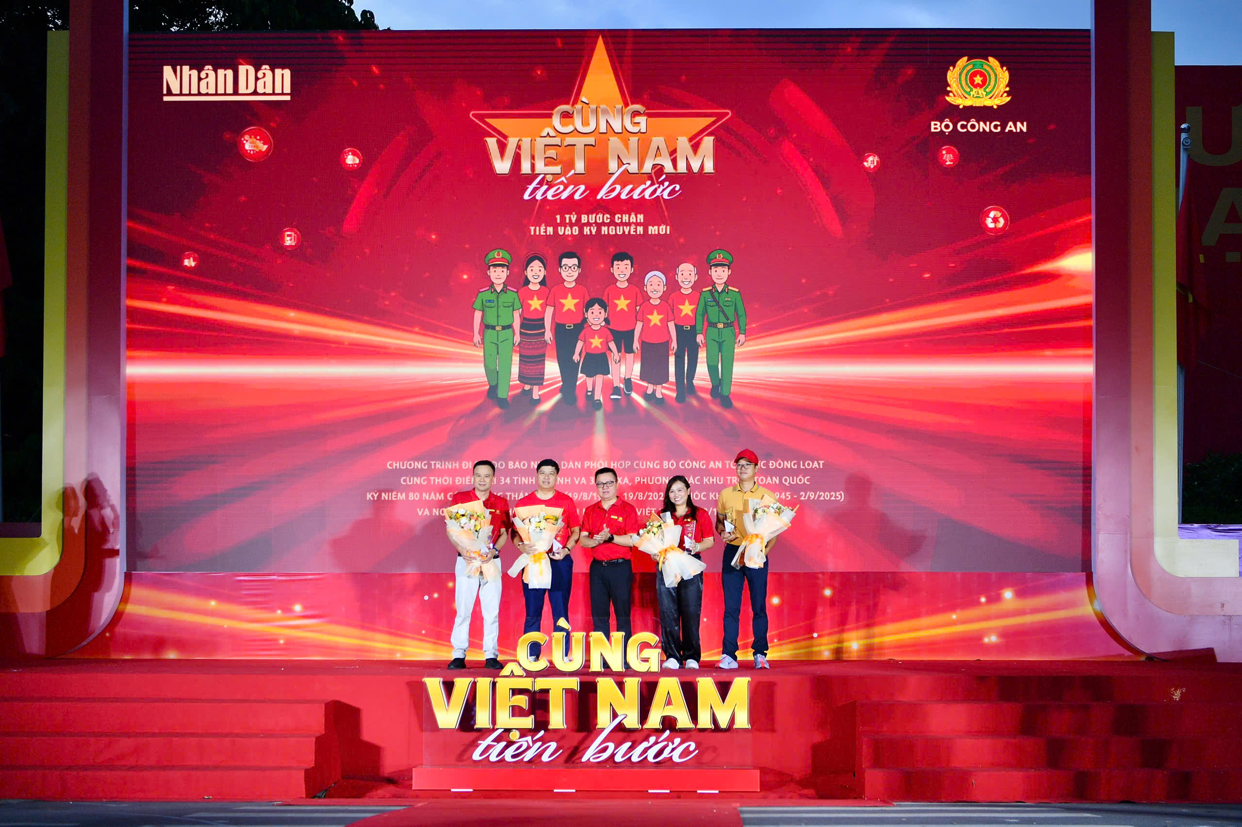 Hơn 20.000 người Vietcombank hòa nhịp “Cùng Việt Nam tiến bước”- Ảnh 3.