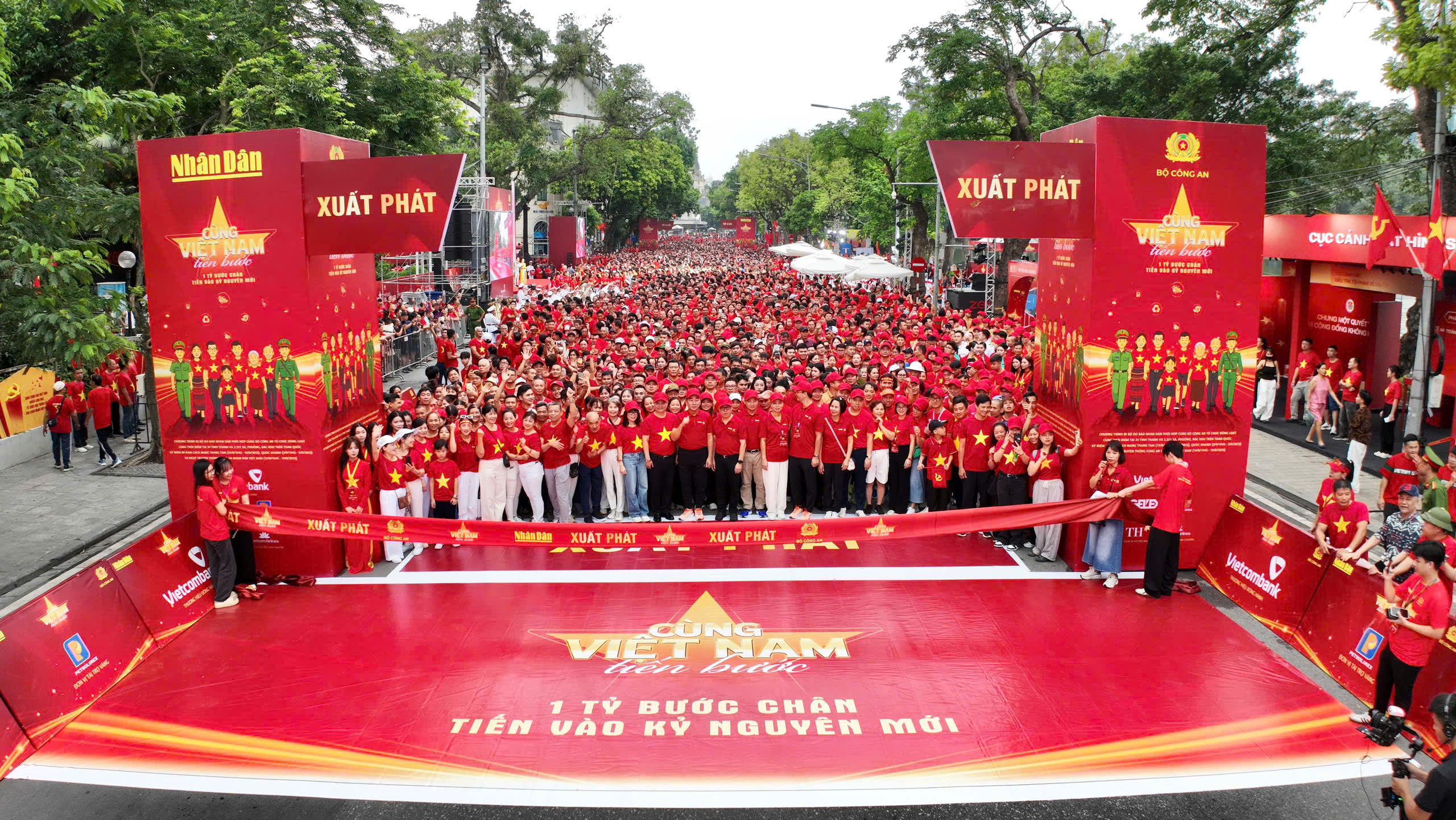 Hơn 20.000 người Vietcombank hòa nhịp “Cùng Việt Nam tiến bước”- Ảnh 4.