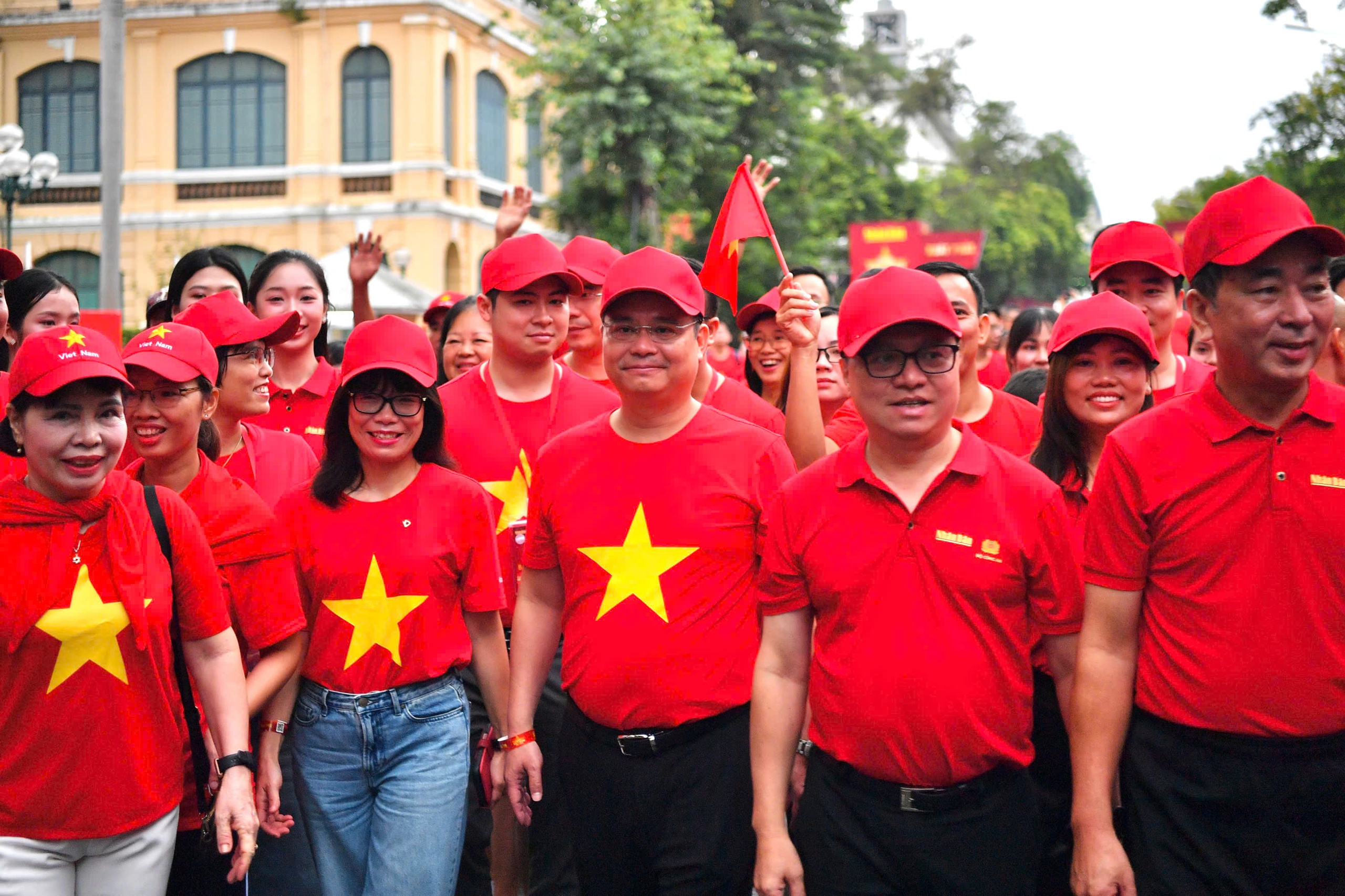 Hơn 20.000 người Vietcombank hòa nhịp “Cùng Việt Nam tiến bước”- Ảnh 5.