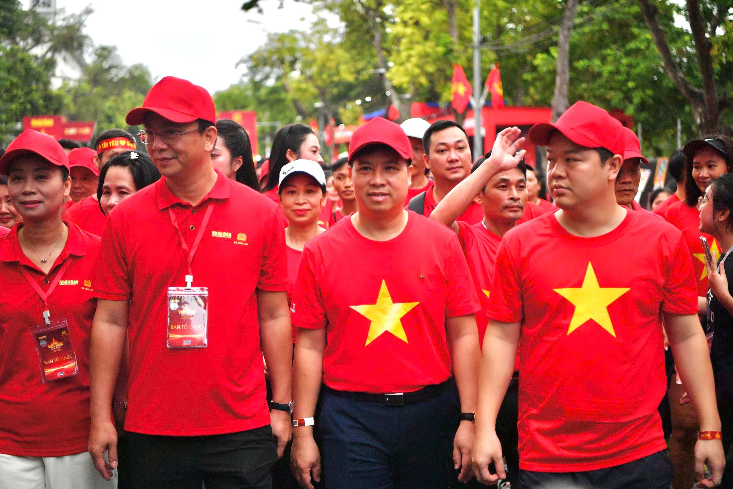 Hơn 20.000 người Vietcombank hòa nhịp “Cùng Việt Nam tiến bước”- Ảnh 6.